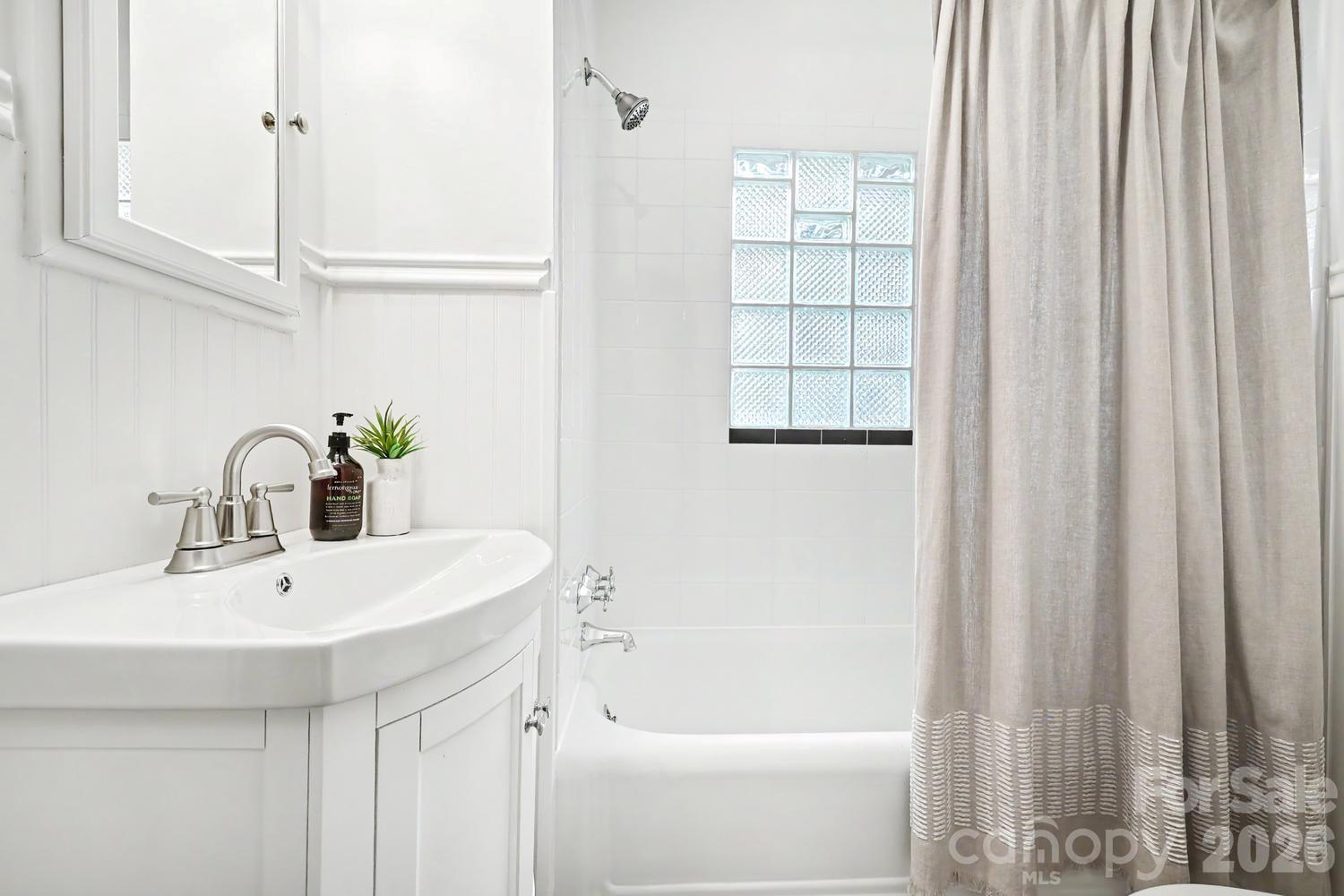1012 E 35th Street Property Photo 19
