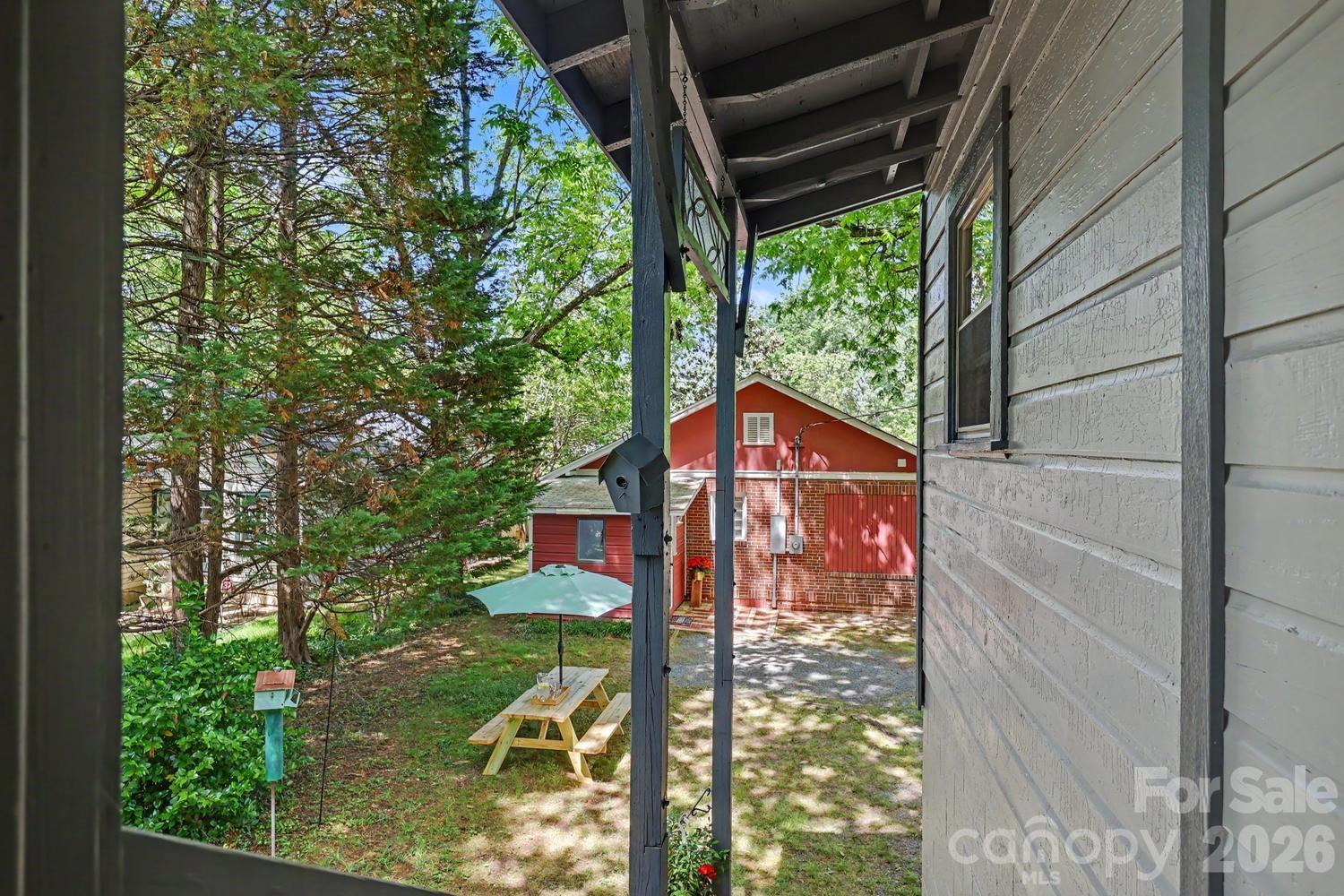 1012 E 35th Street Property Photo 29
