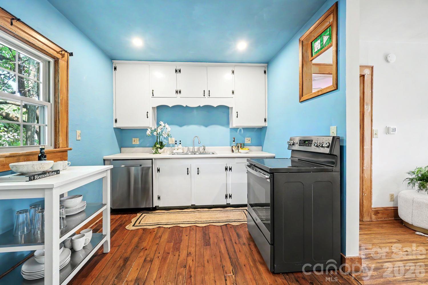 1012 E 35th Street Property Photo 37