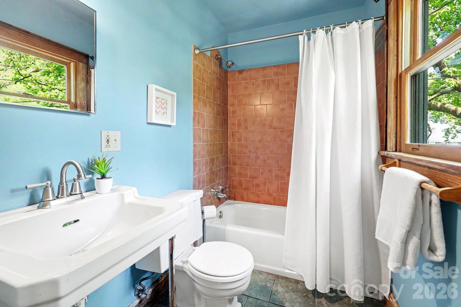 1012 E 35th Street Property Photo 41