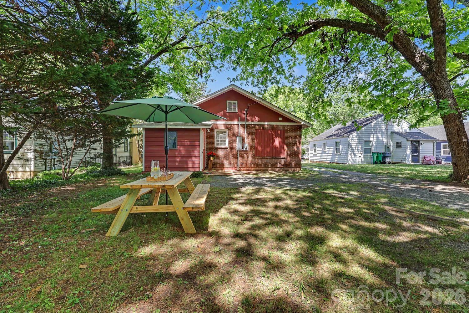 1012 E 35th Street Property Photo 42