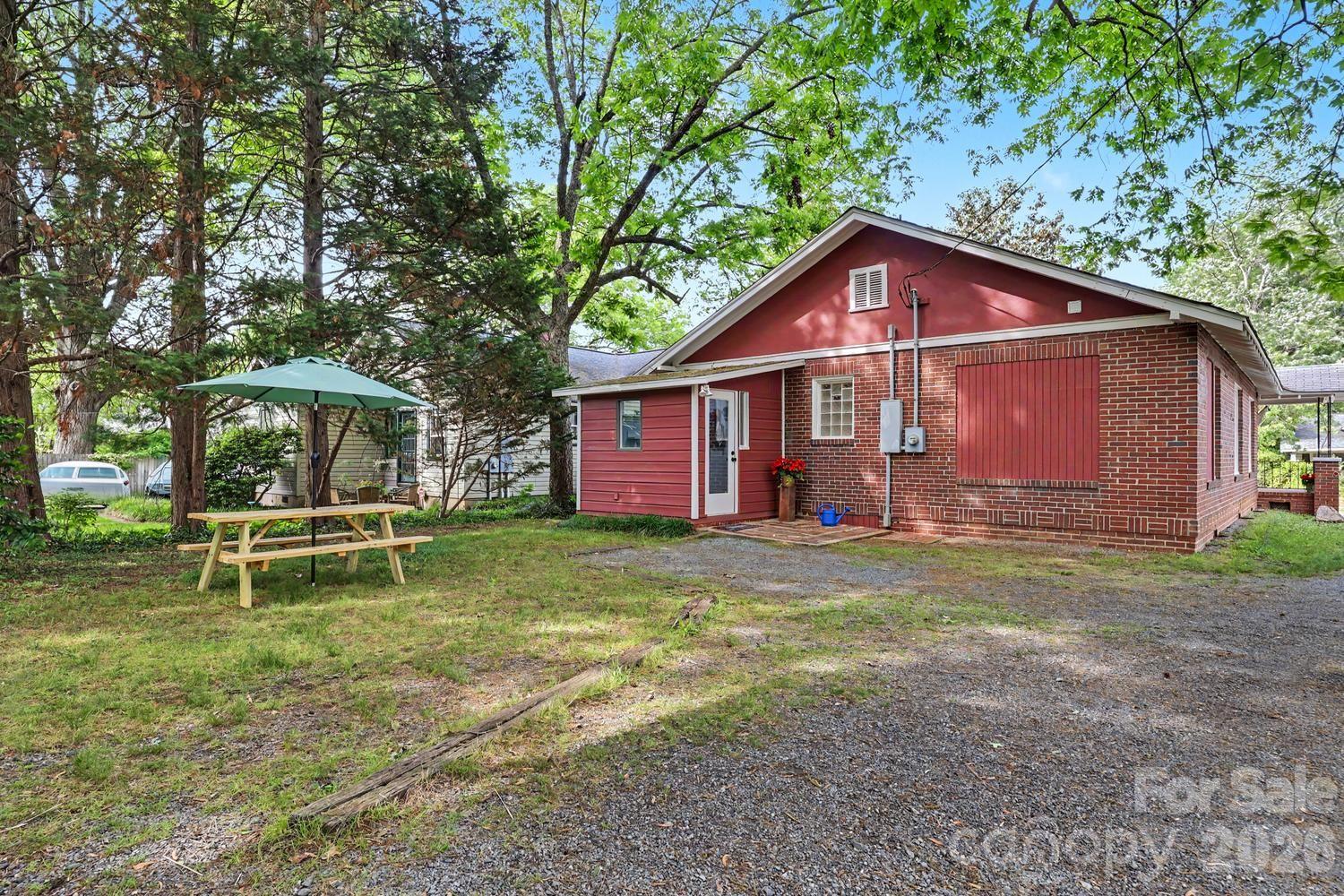 1012 E 35th Street Property Photo 43