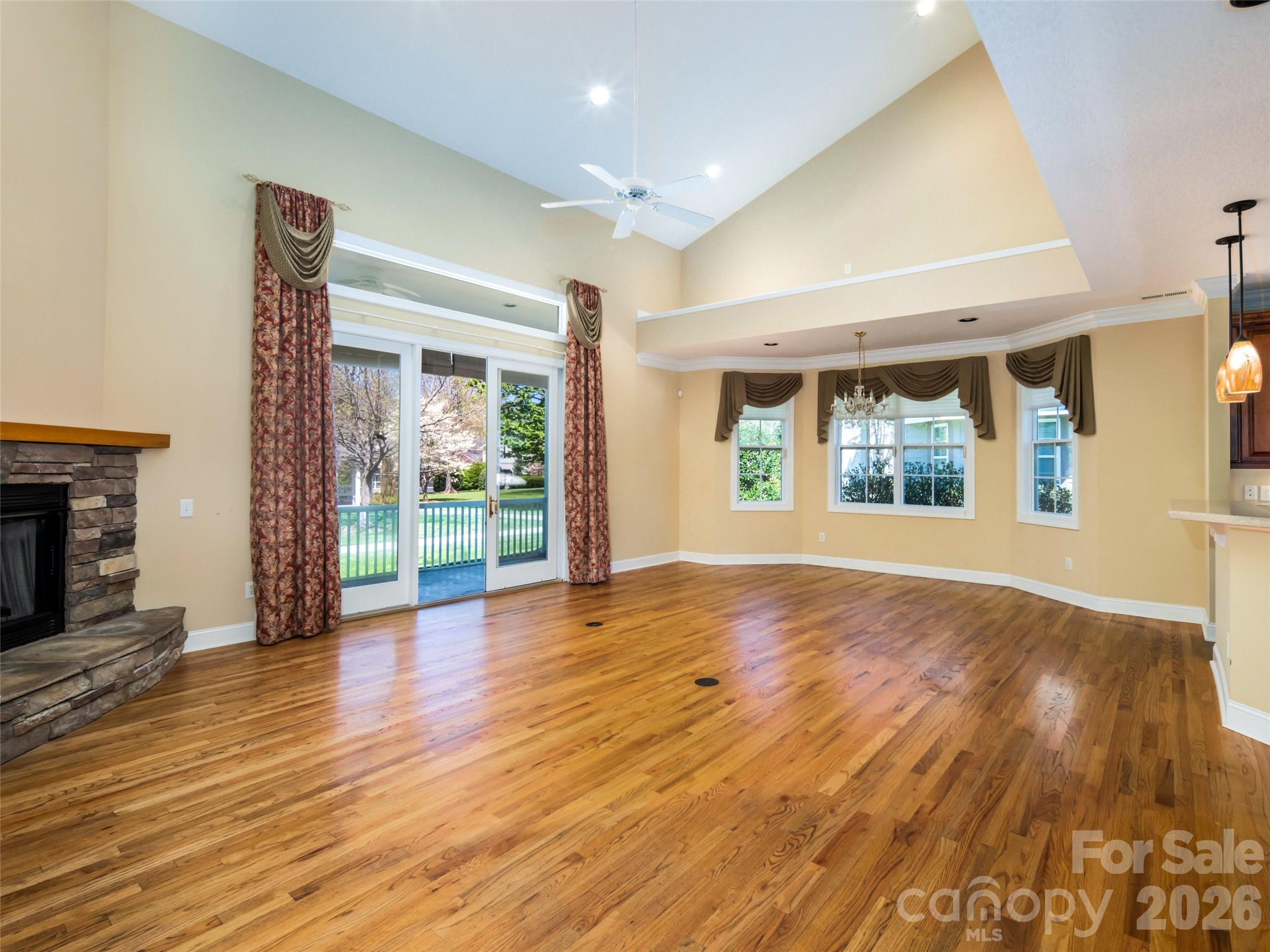 124 Towne Place Drive Property Photo 4