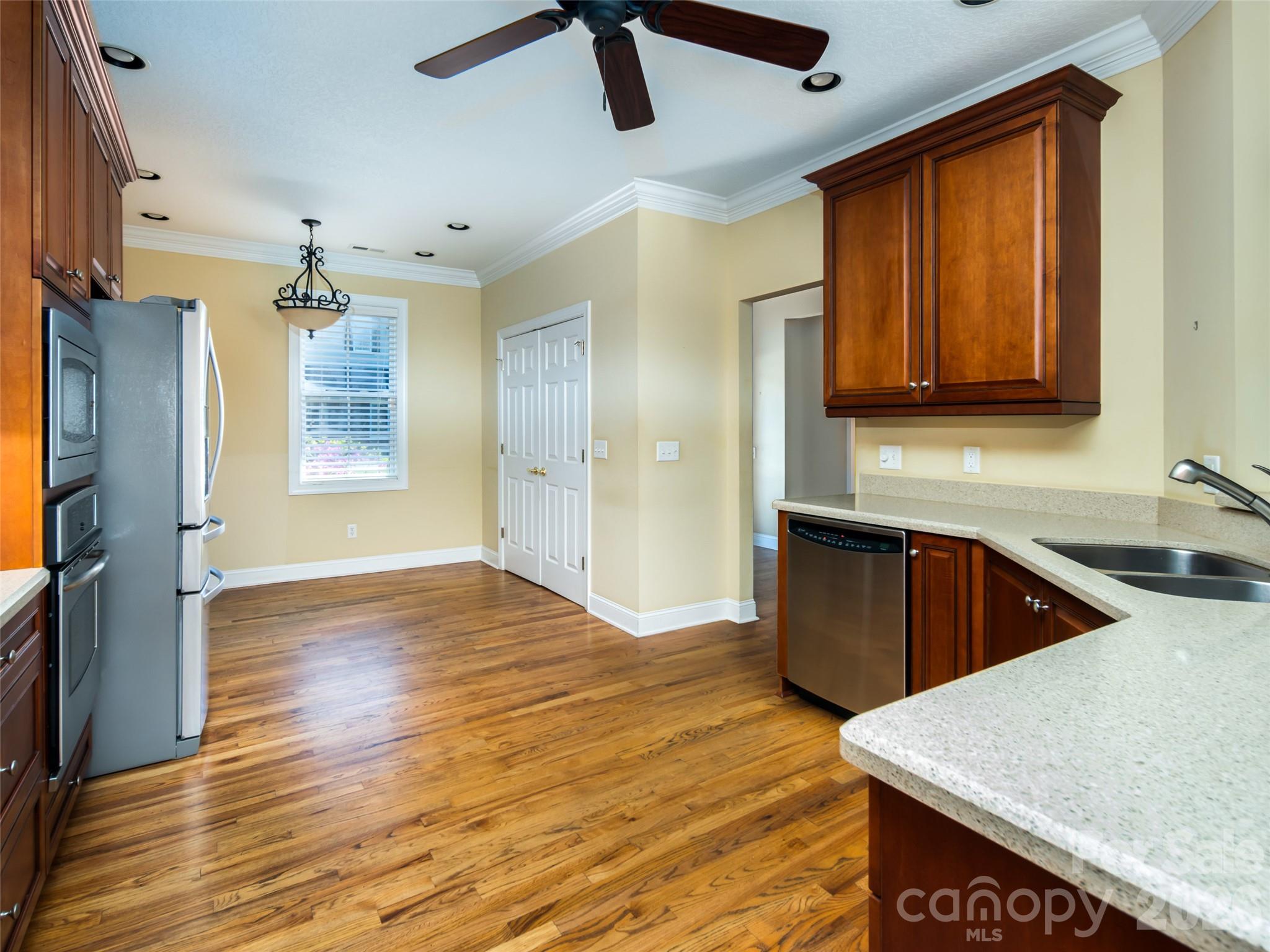 124 Towne Place Drive Property Photo 6