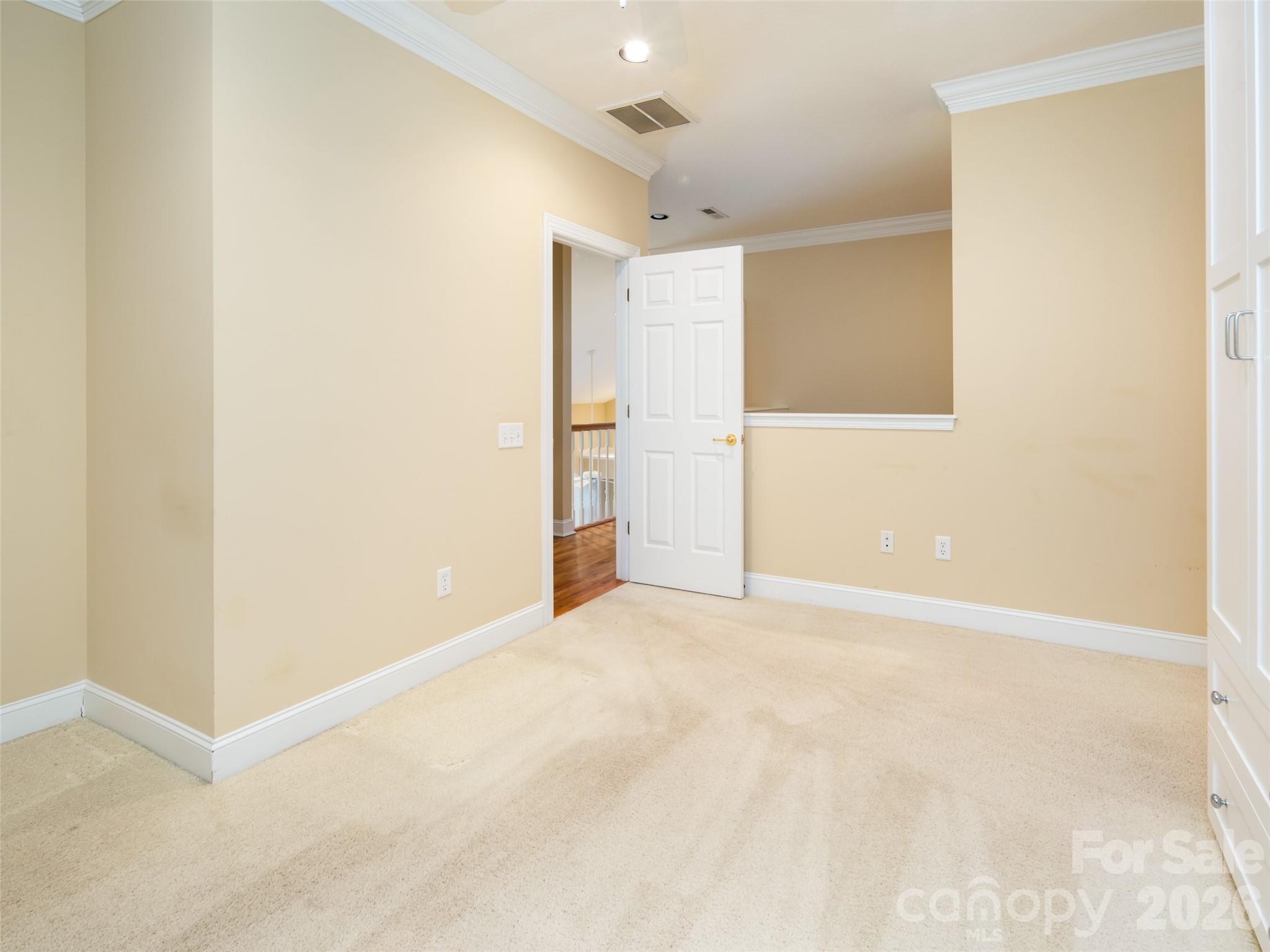 124 Towne Place Drive Property Photo 22