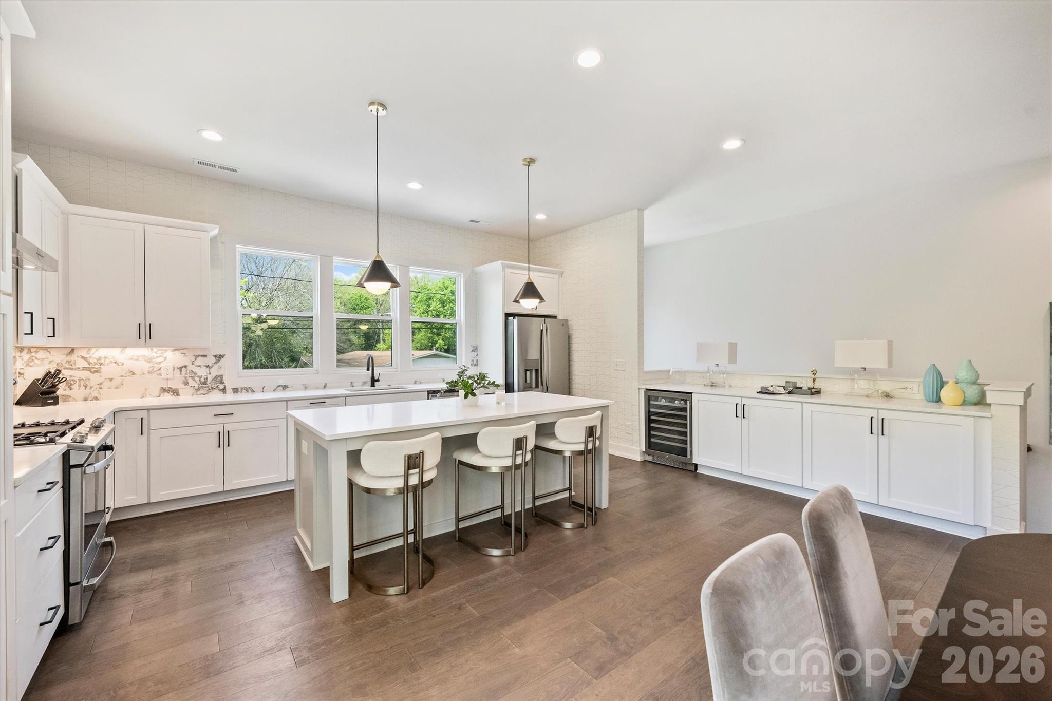 1500 Hawthorne Lane A Property Photo 11