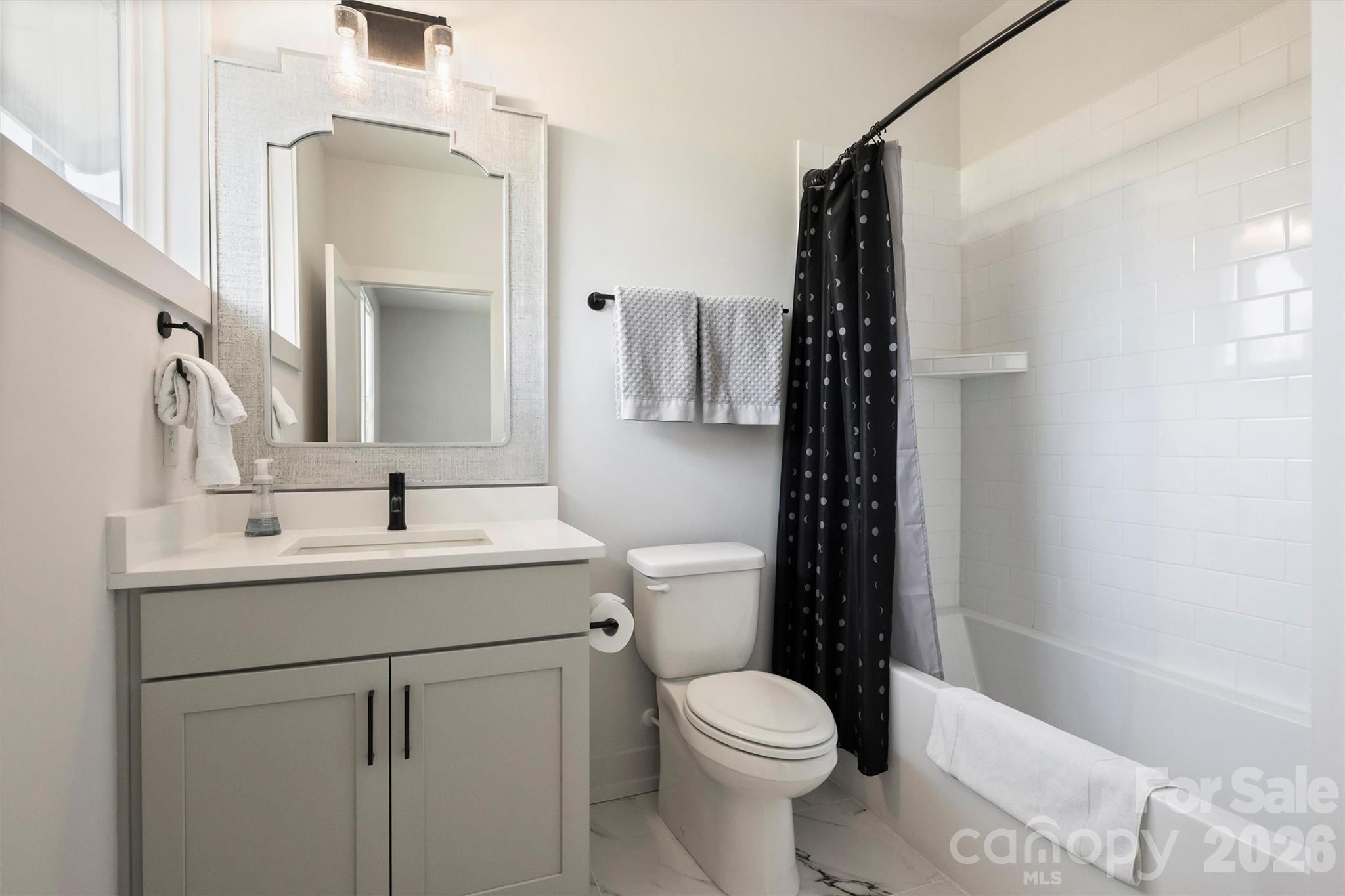 1500 Hawthorne Lane A Property Photo 23