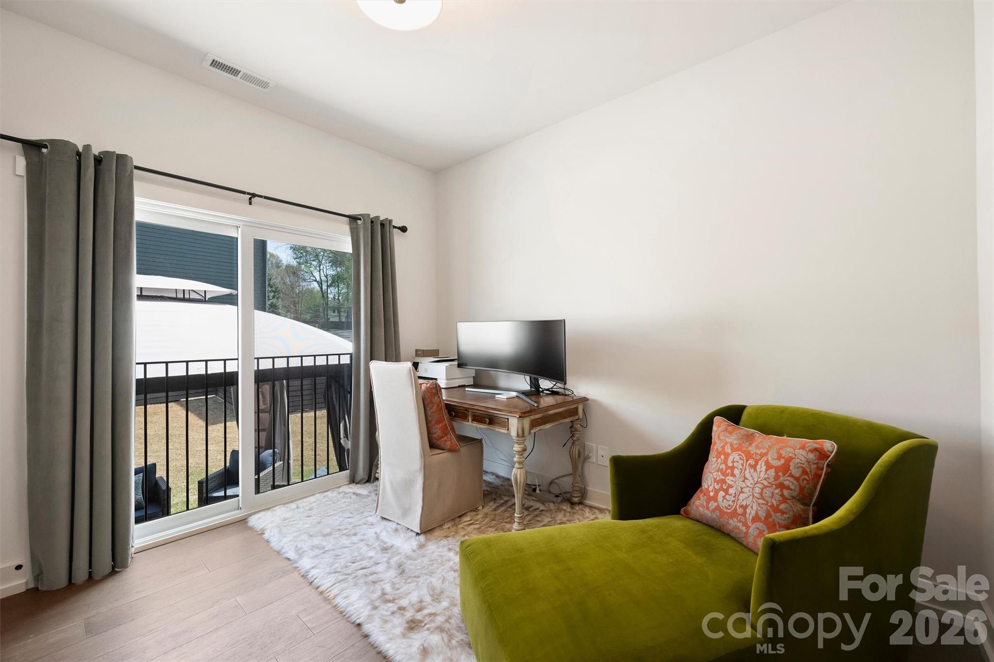 1500 Hawthorne Lane A Property Photo 27