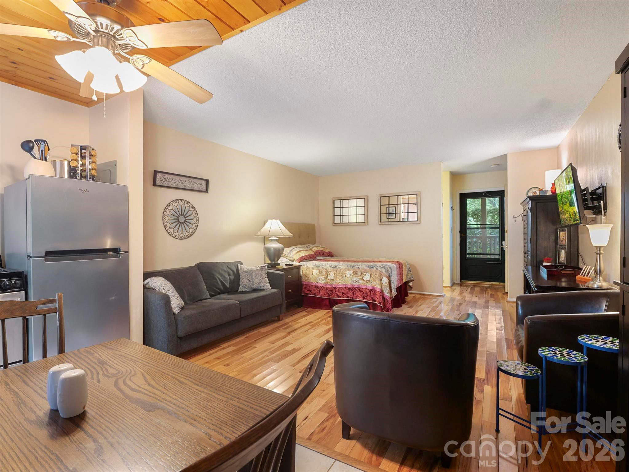 160 Whitney Boulevard 31 Property Photo 6