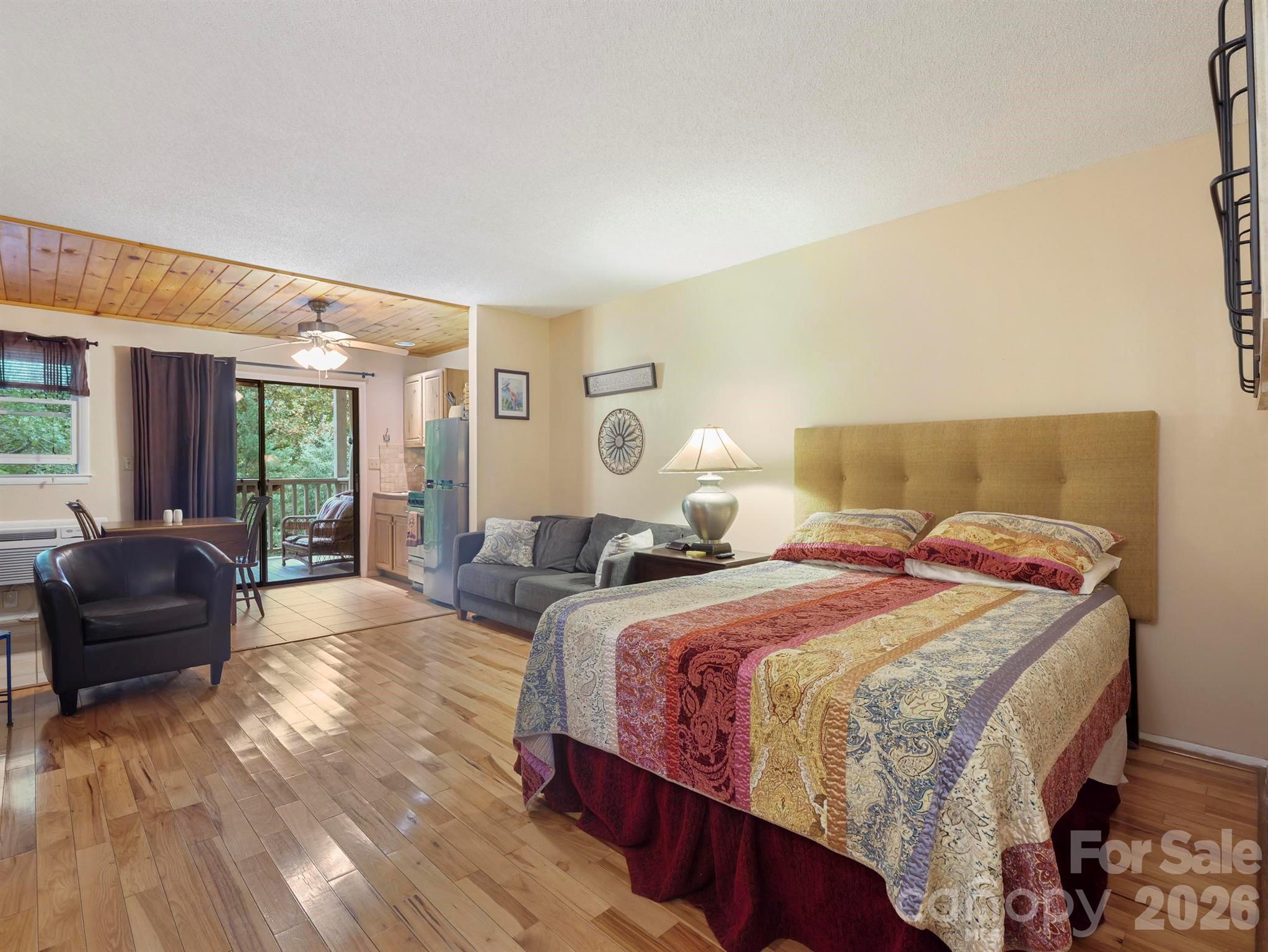 160 Whitney Boulevard 31 Property Photo 8