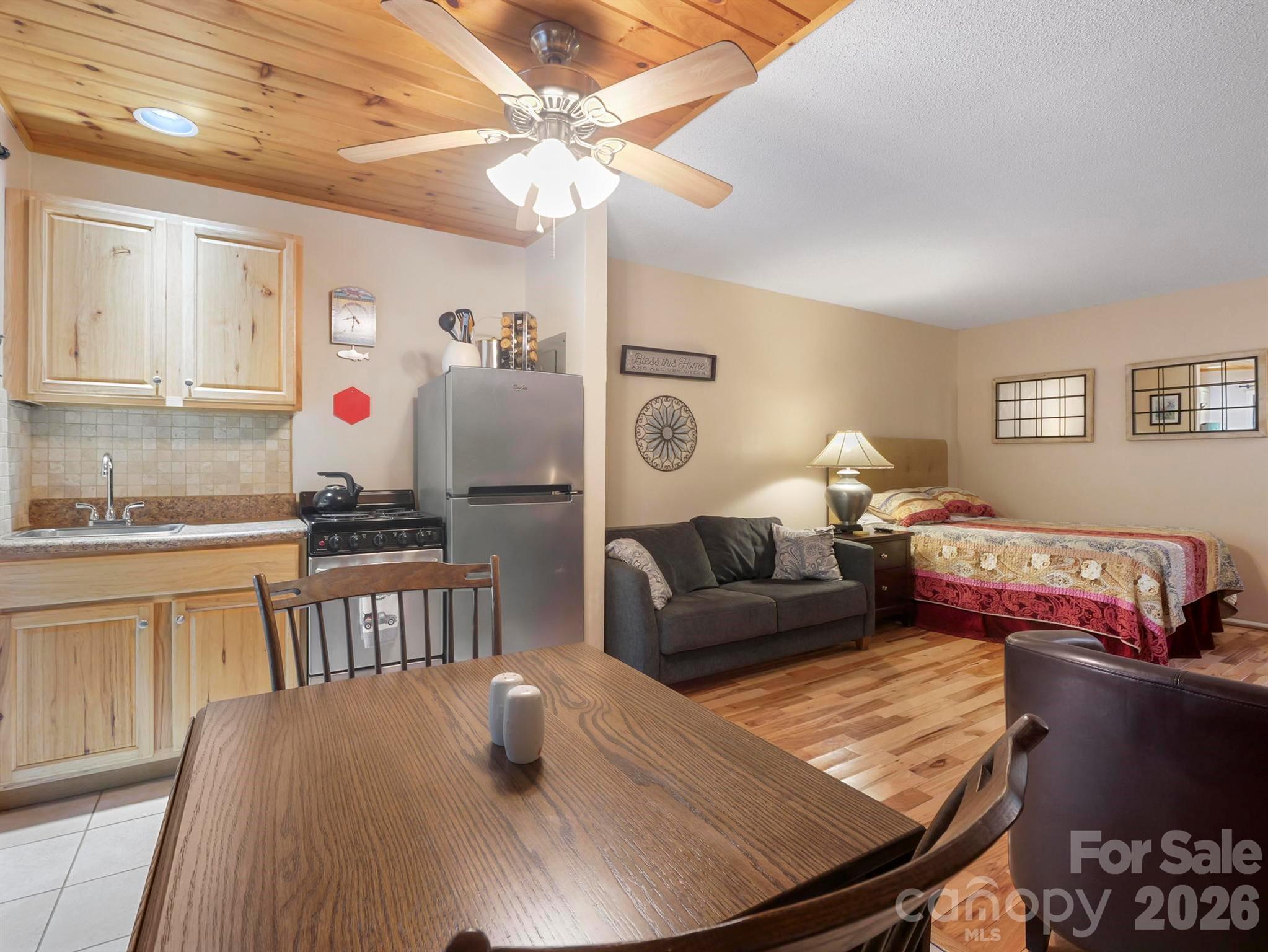 160 Whitney Boulevard 31 Property Photo 10