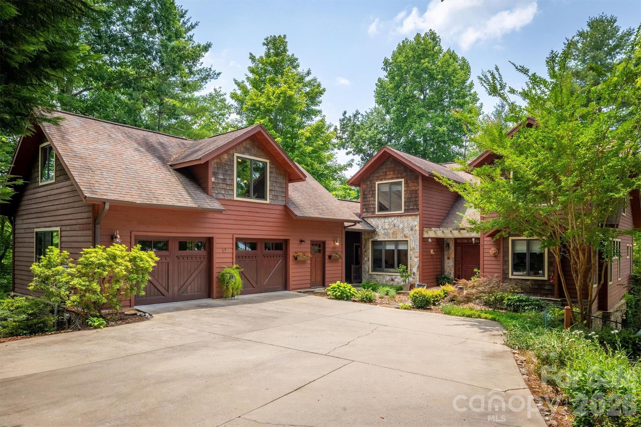 5162 Beech Bluff Drive Property Photo 3