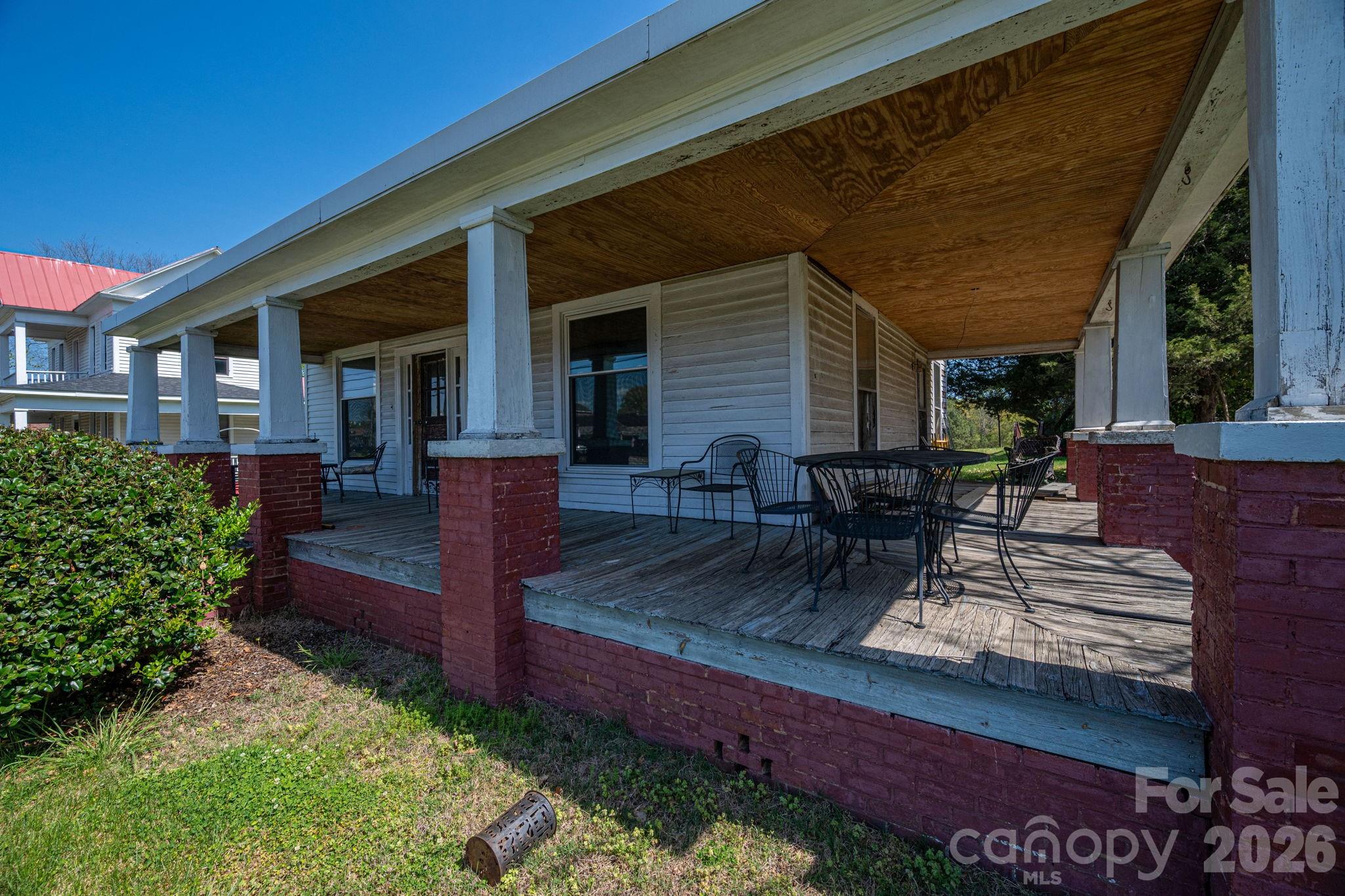 127 S Main Street Property Photo 5