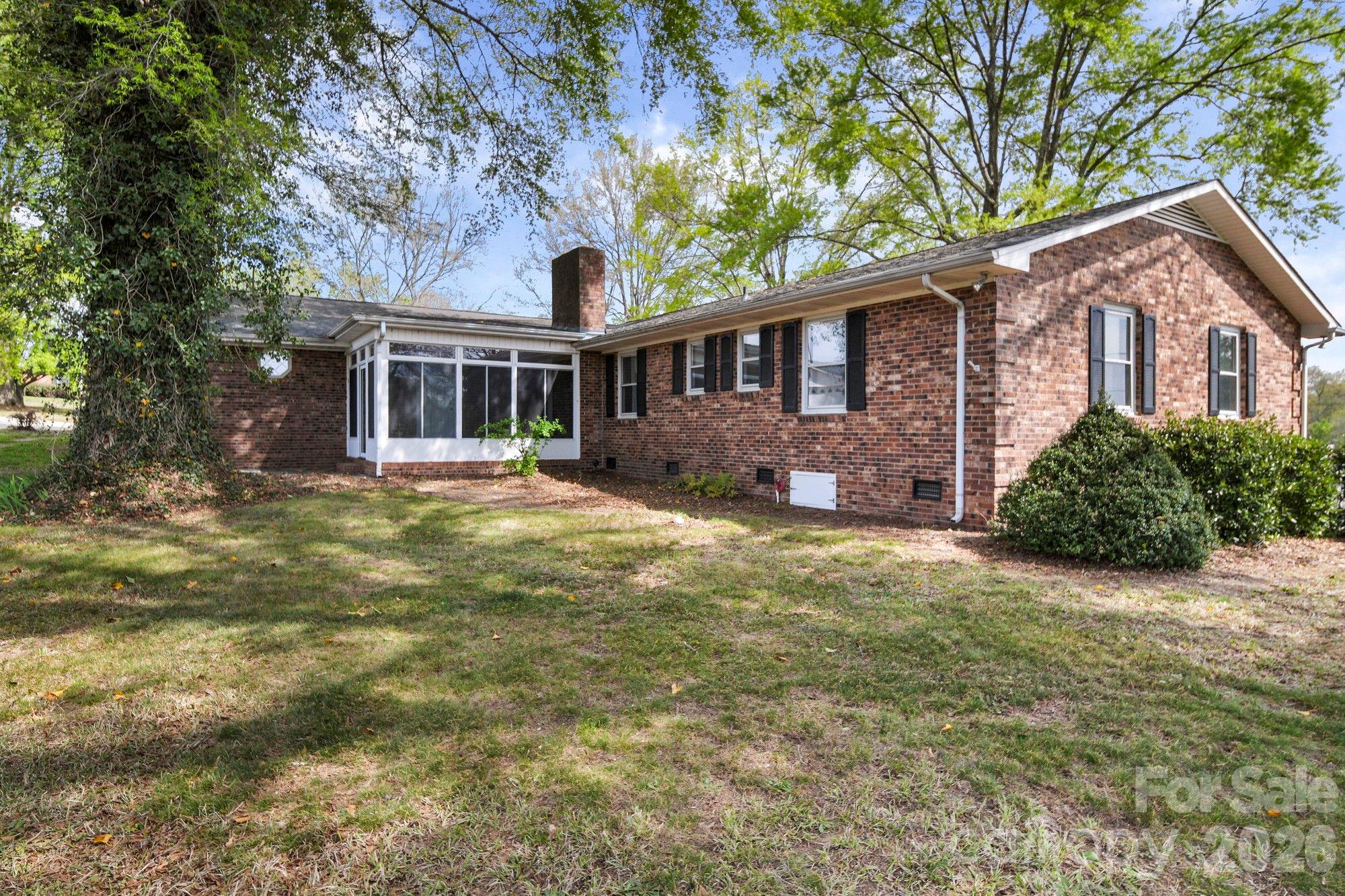 164 New York Avenue Property Photo 6