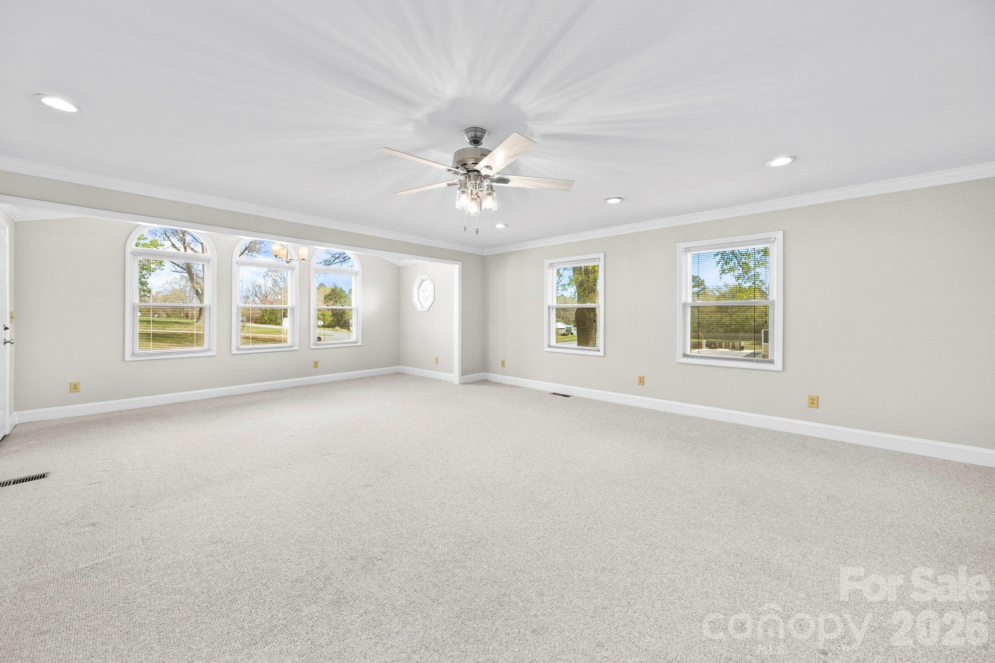 164 New York Avenue Property Photo 9
