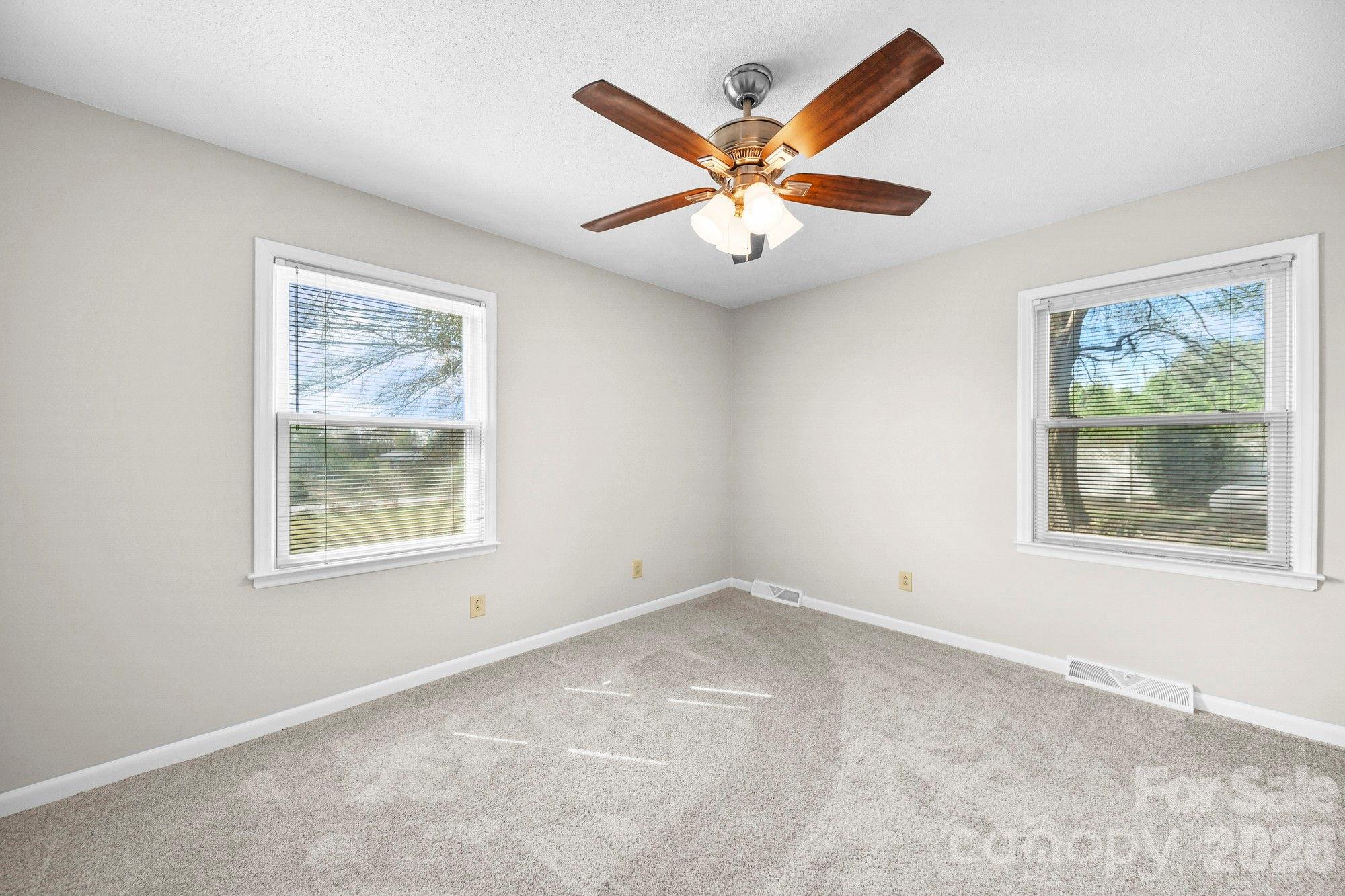 164 New York Avenue Property Photo 23