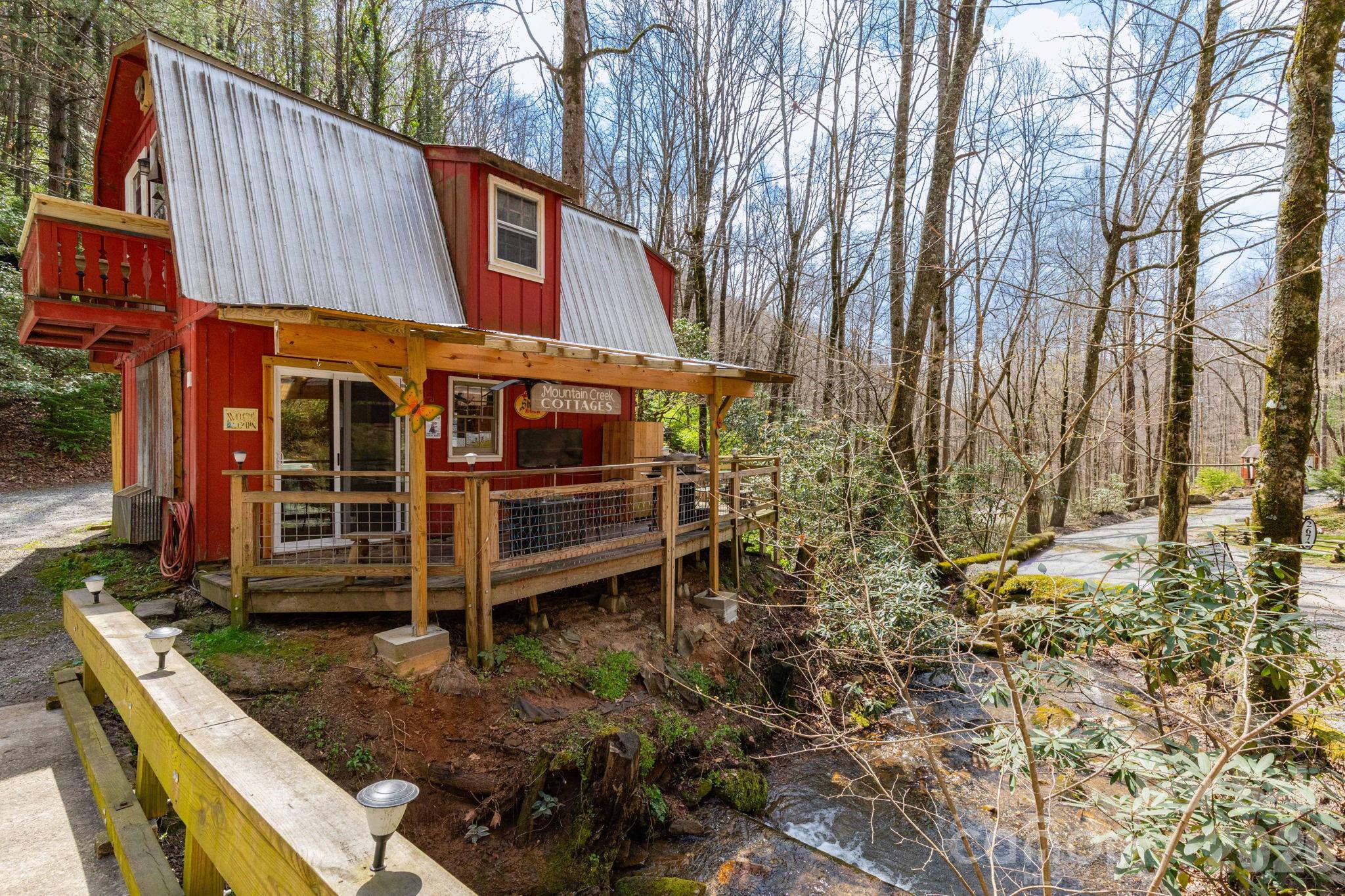 2670 Dicks Creek Road Property Photo 1