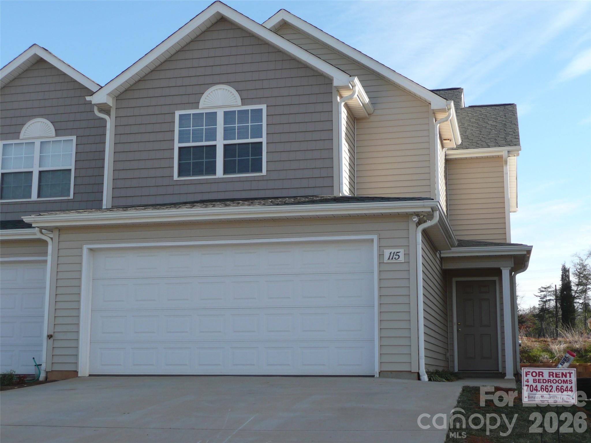 115 Clusters Circle Property Photo 1
