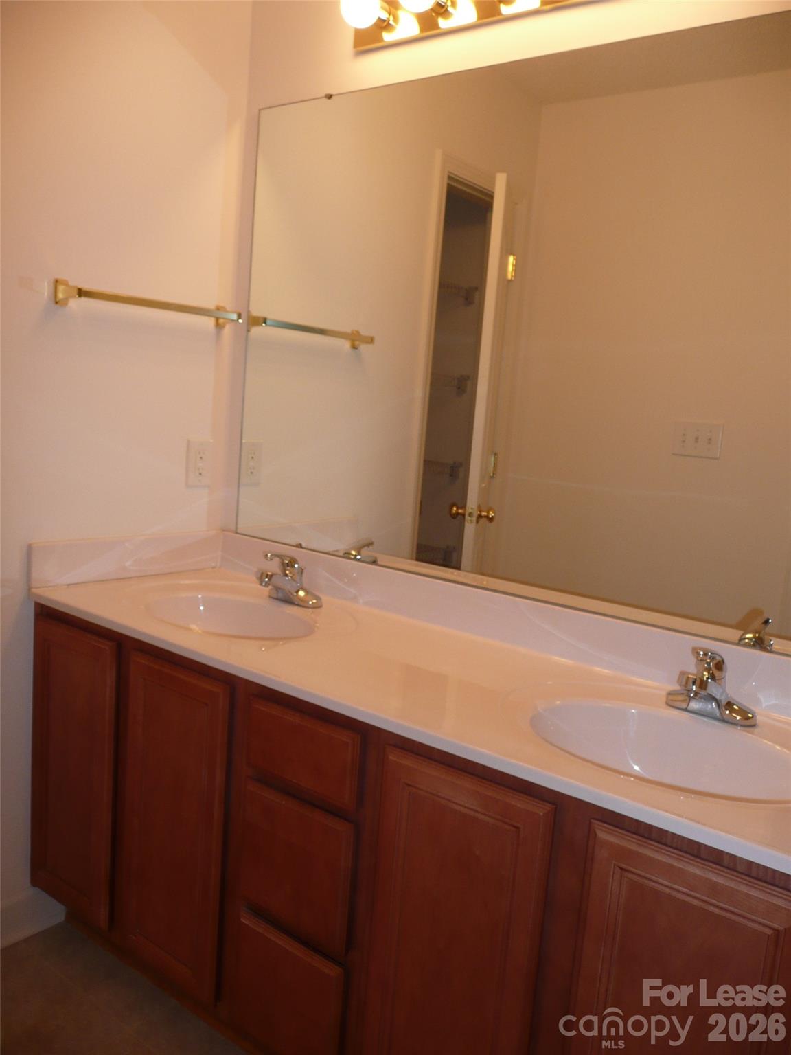 115 Clusters Circle Property Photo 7