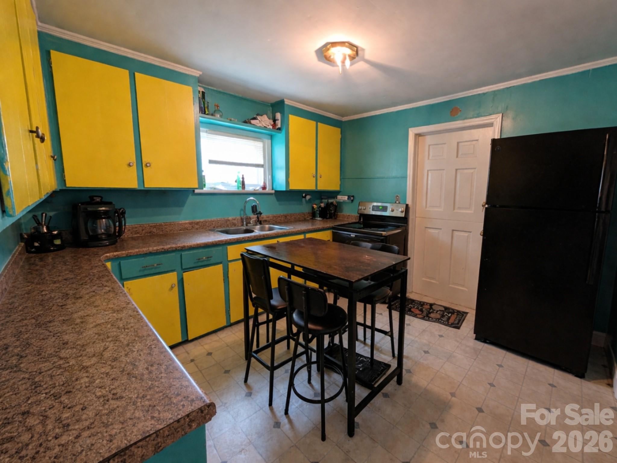 731 Finley Road Property Photo 2