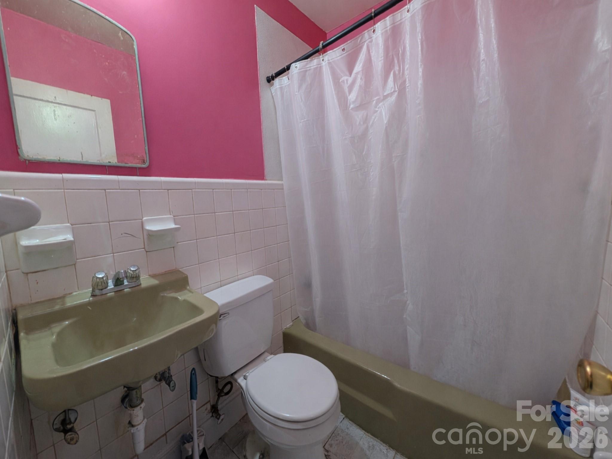 731 Finley Road Property Photo 8