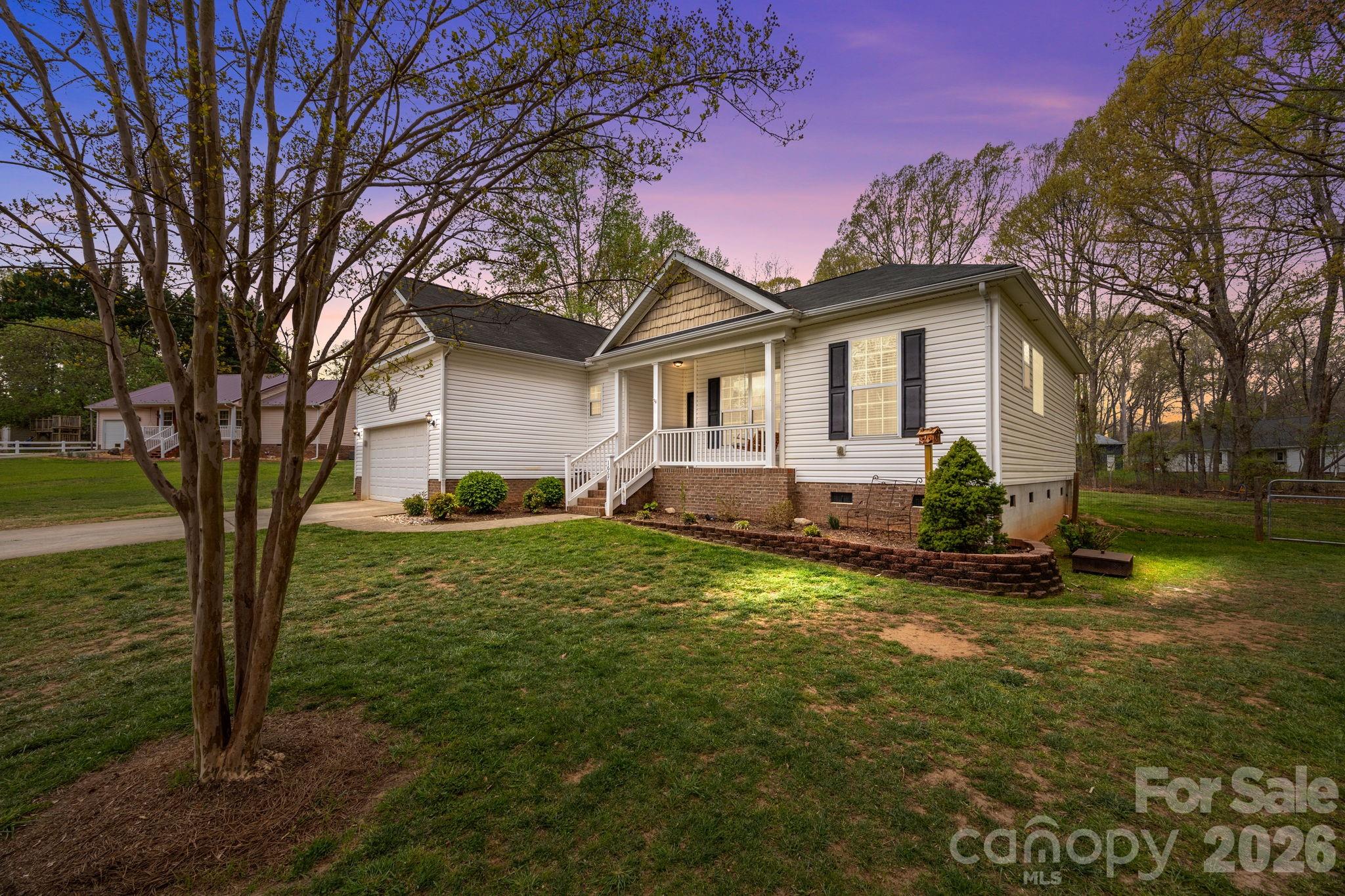 1667 Warwick Court Property Photo 1