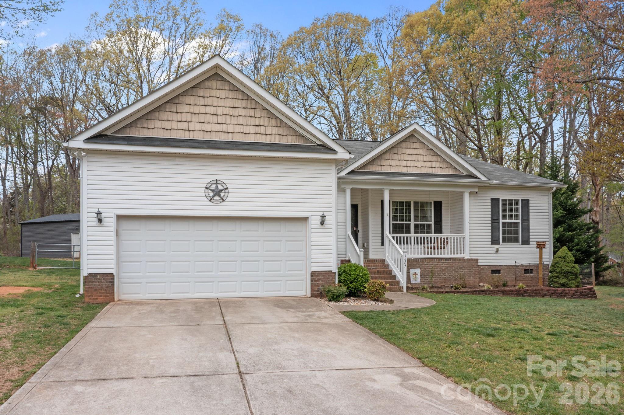 1667 Warwick Court Property Photo 3