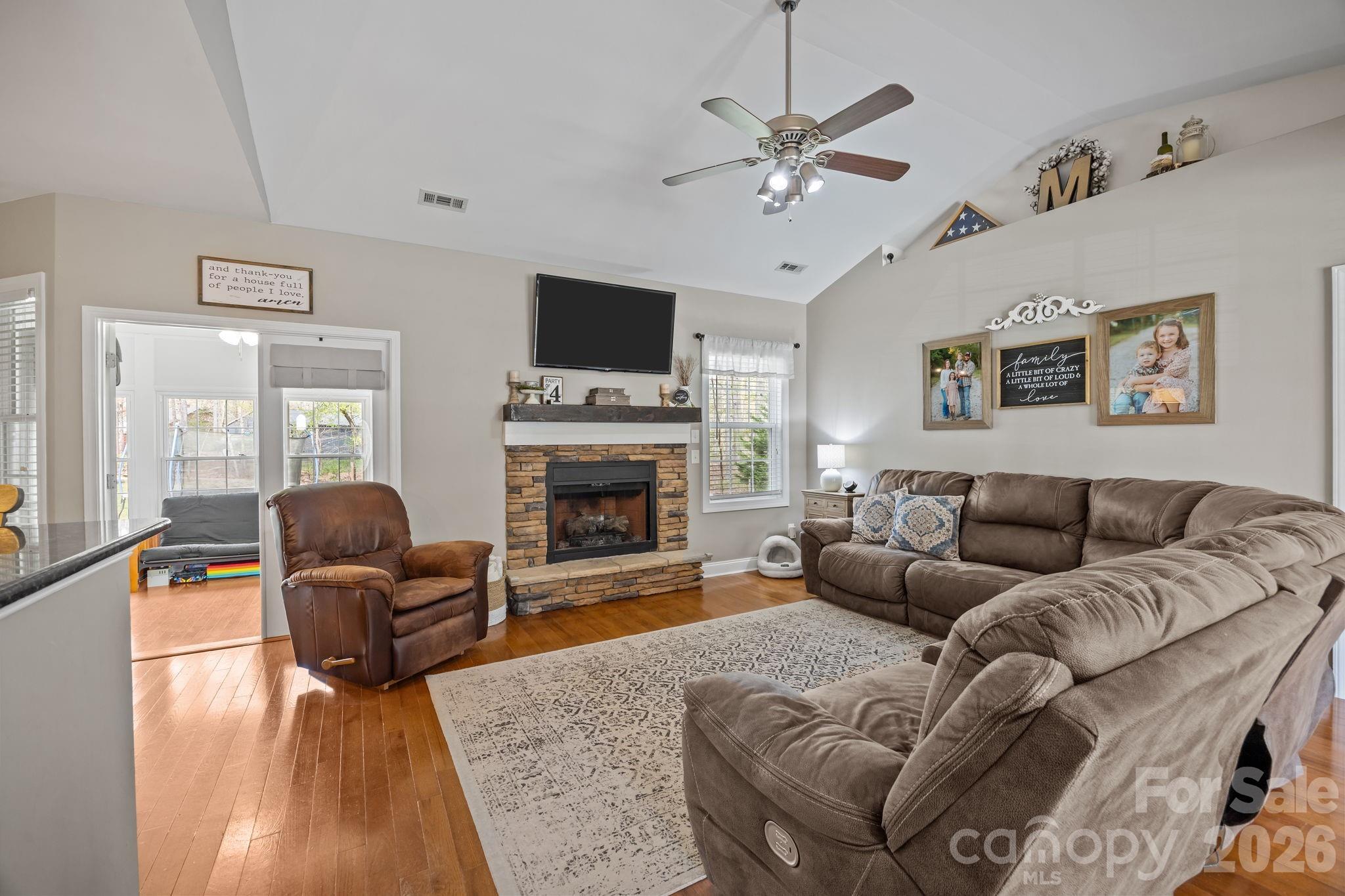 1667 Warwick Court Property Photo 11