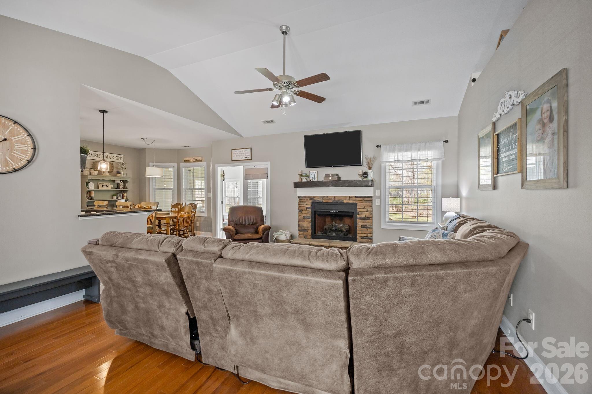 1667 Warwick Court Property Photo 13