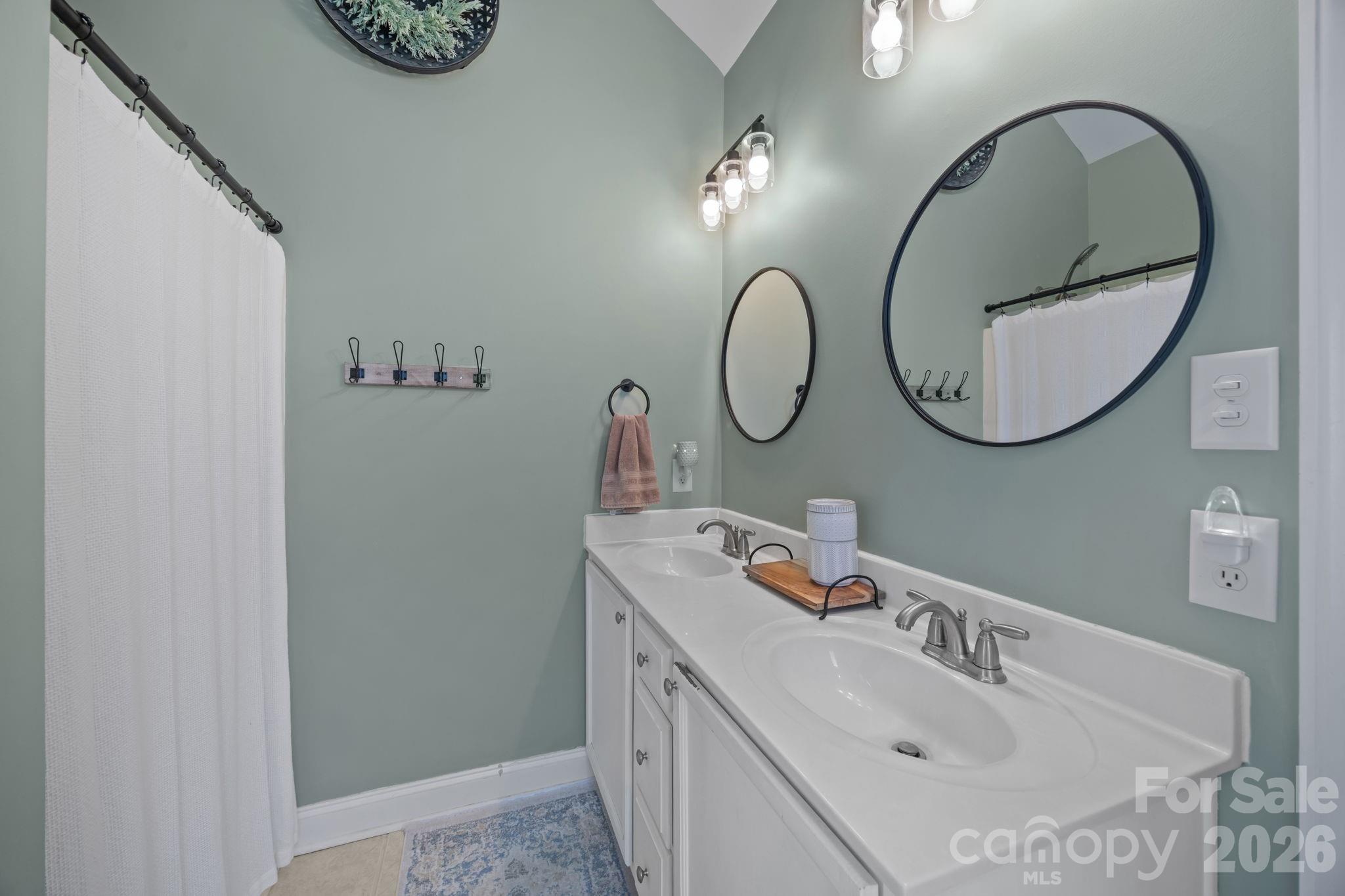 1667 Warwick Court Property Photo 31