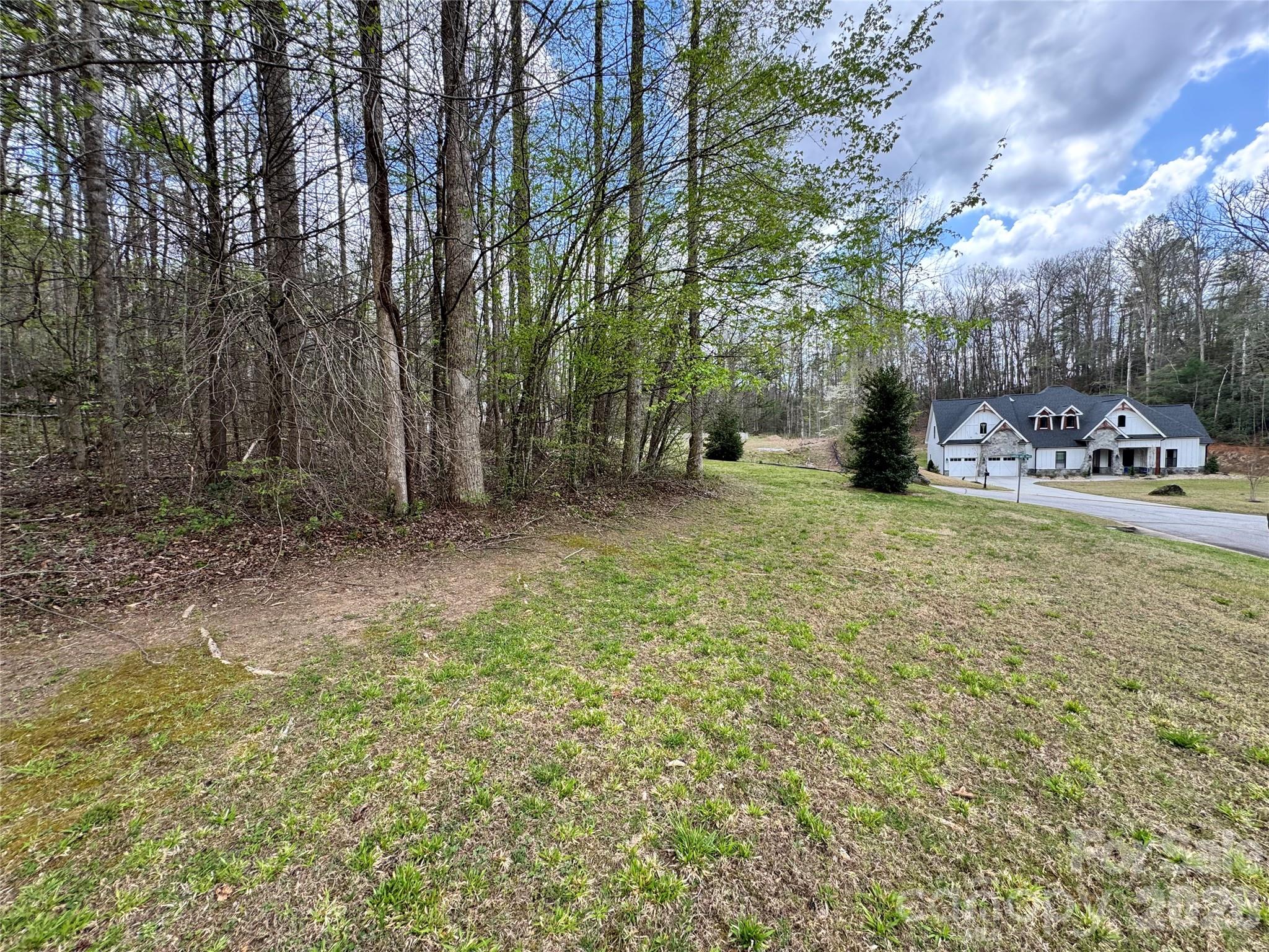 101 Autumn Leaves Way Property Photo 2