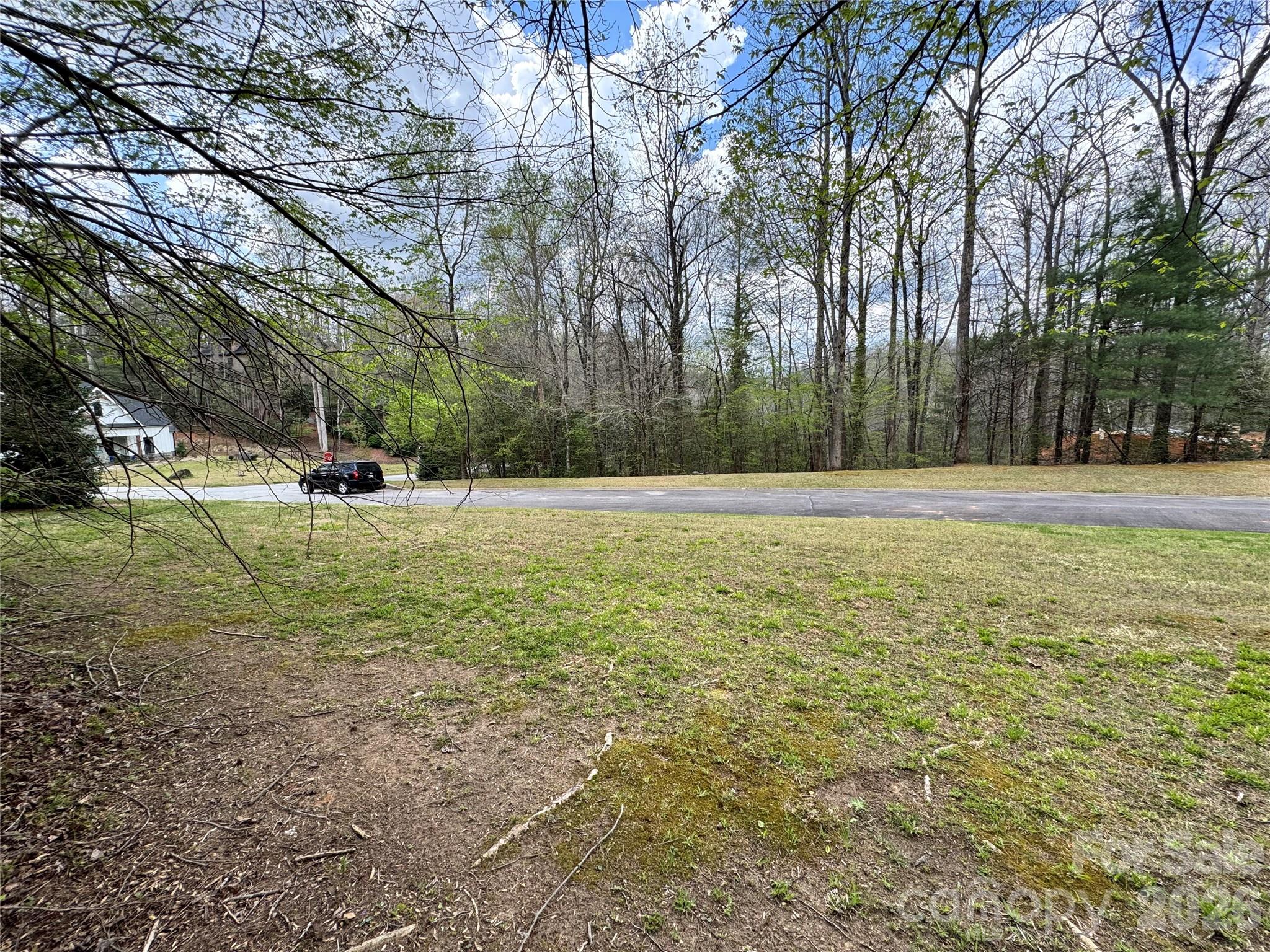 101 Autumn Leaves Way Property Photo 3