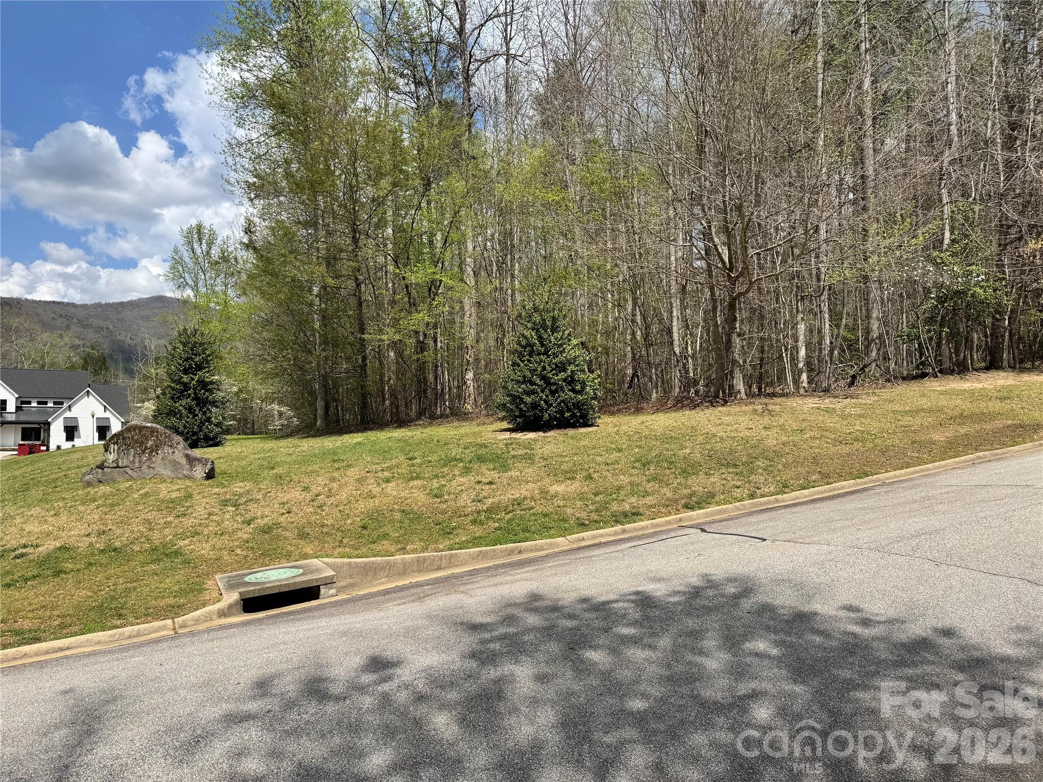 101 Autumn Leaves Way Property Photo 5