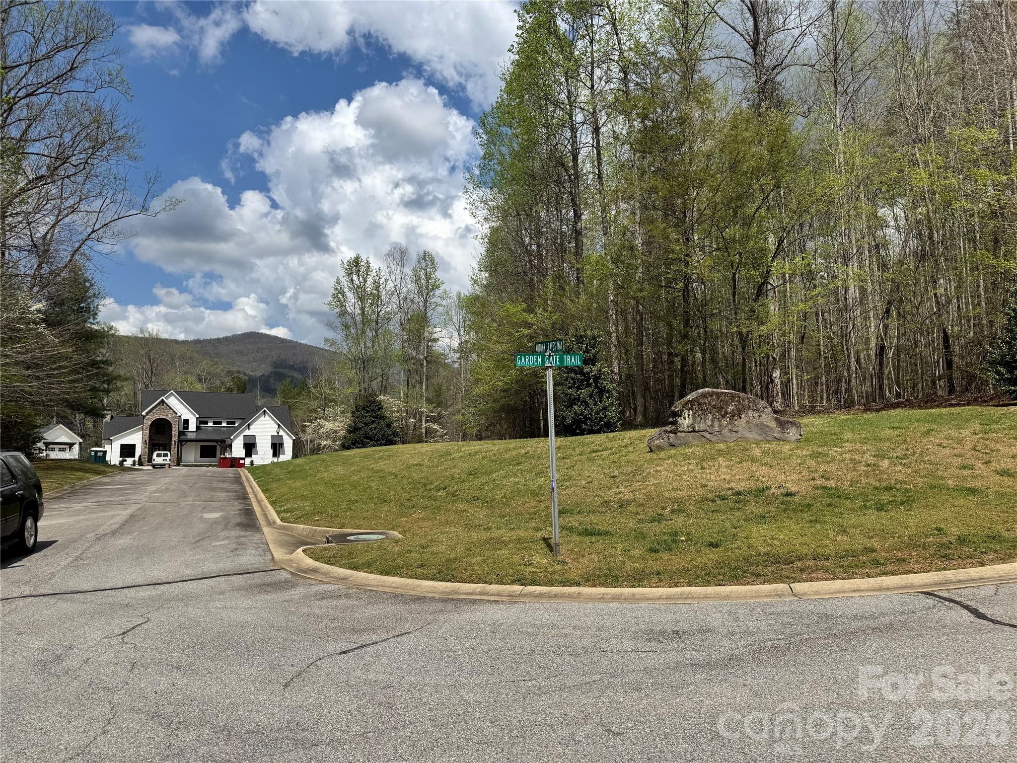 101 Autumn Leaves Way Property Photo 7