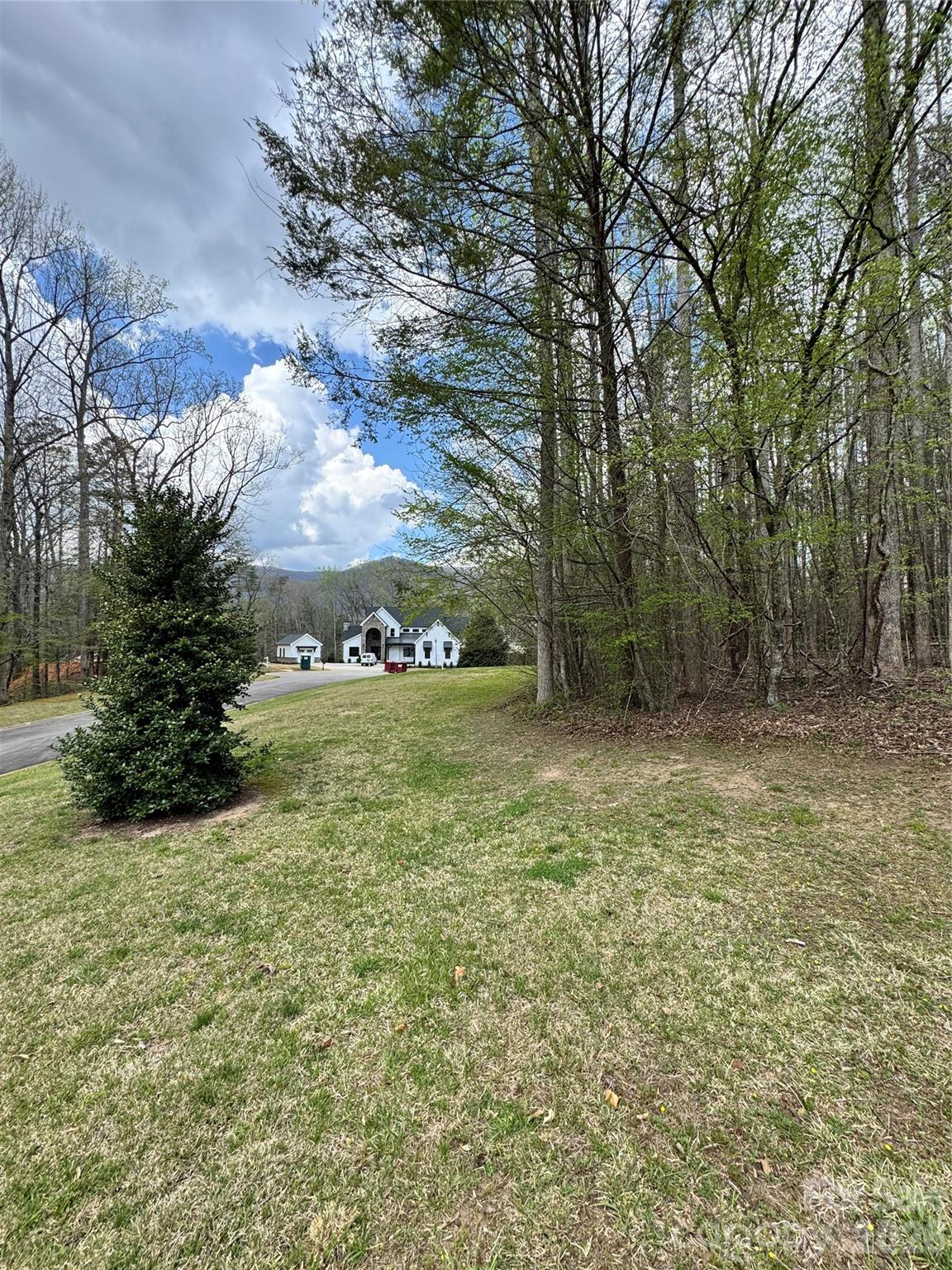 101 Autumn Leaves Way Property Photo 9
