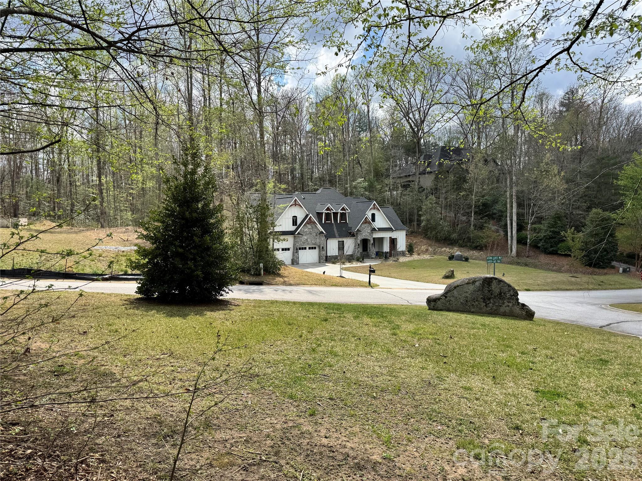 101 Autumn Leaves Way Property Photo 11
