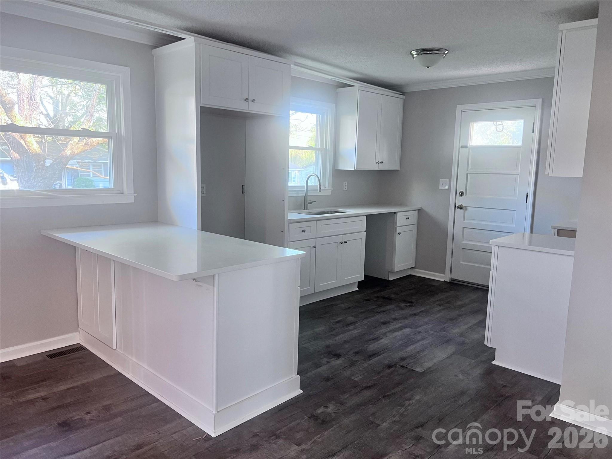 400 Chatham Avenue Property Photo 3