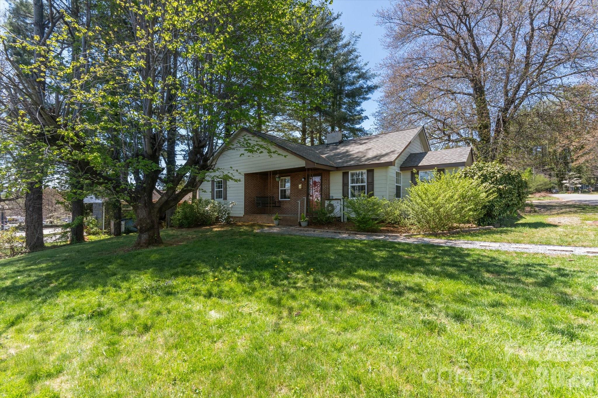 25 Montview Circle Property Photo 1