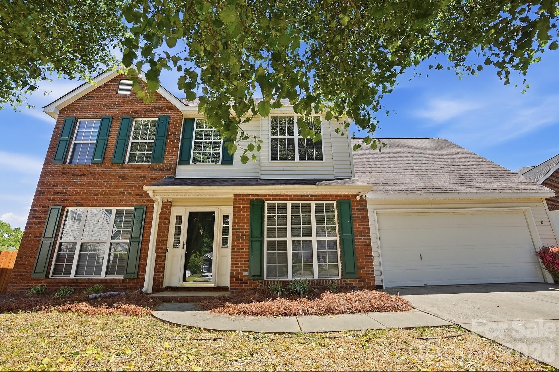 3947 Longwood Drive Property Photo 2