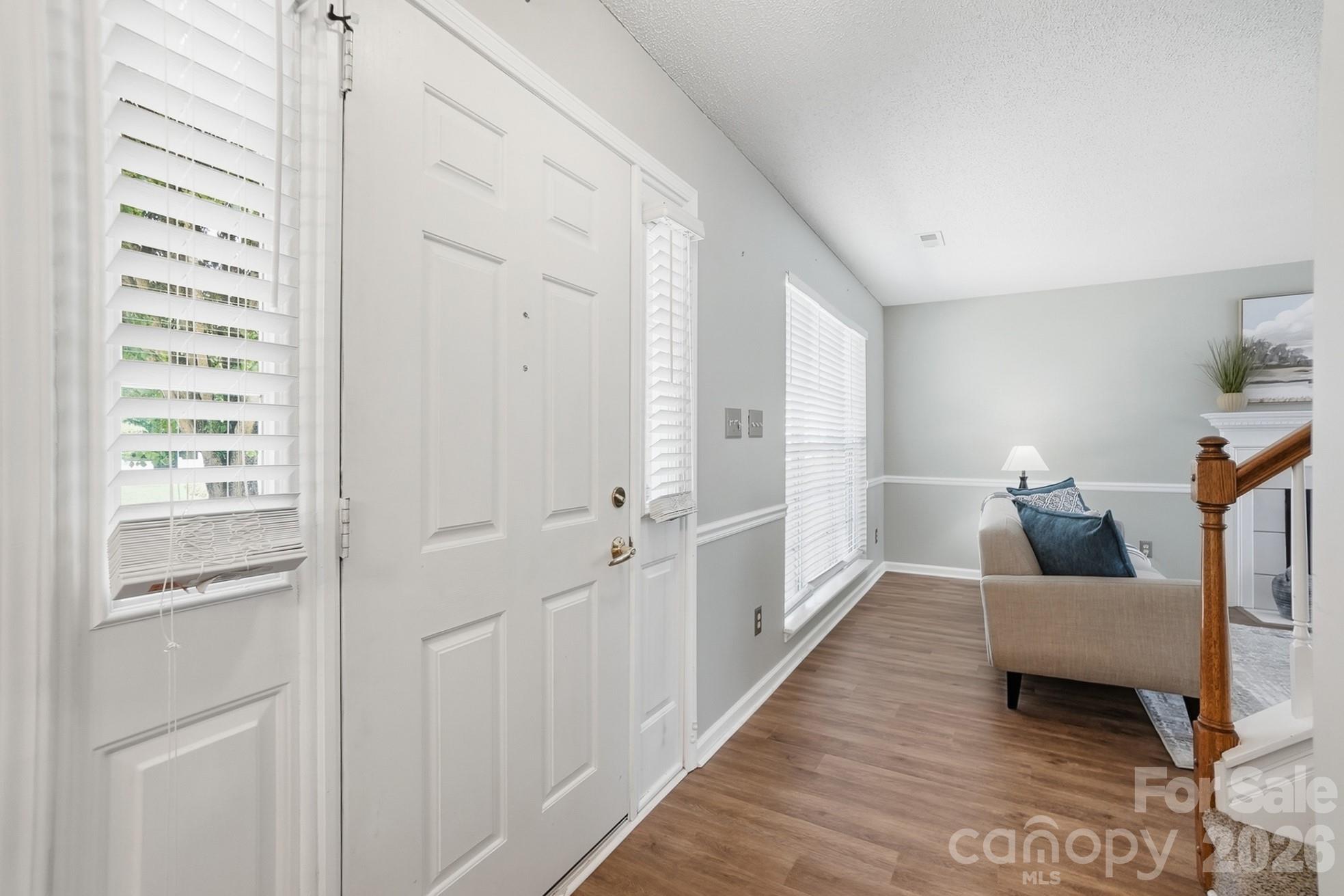 3947 Longwood Drive Property Photo 4