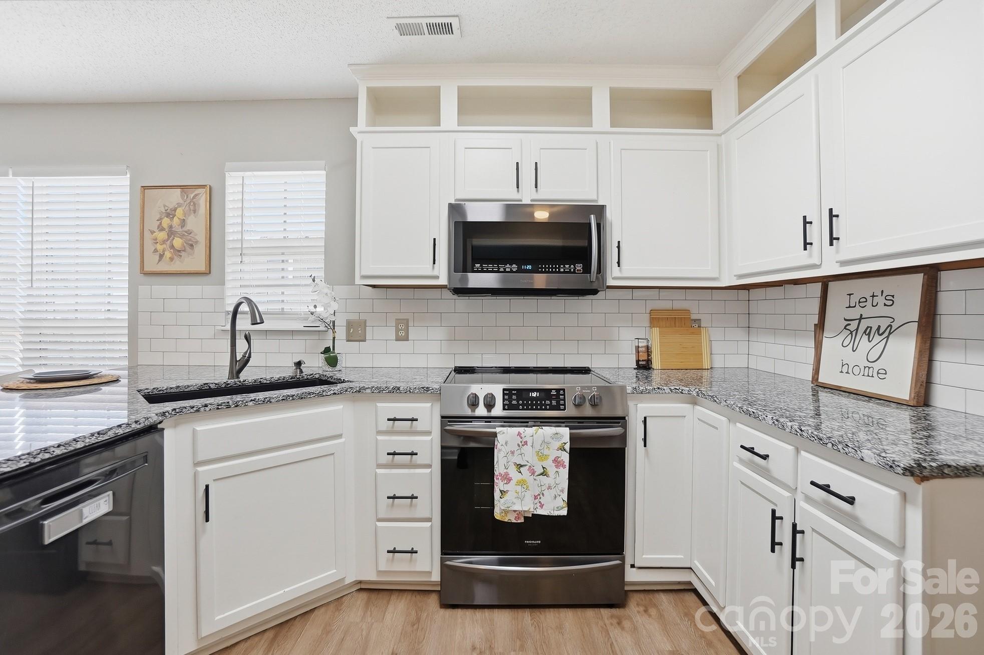 3947 Longwood Drive Property Photo 15