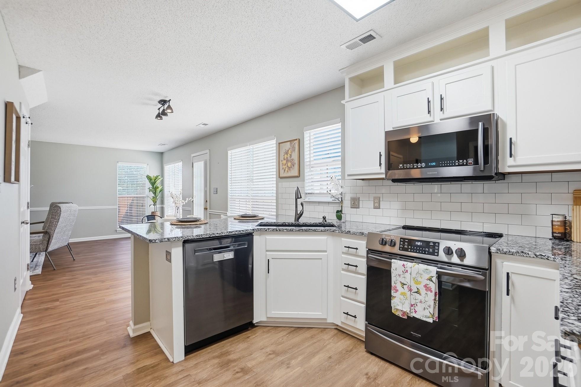 3947 Longwood Drive Property Photo 16