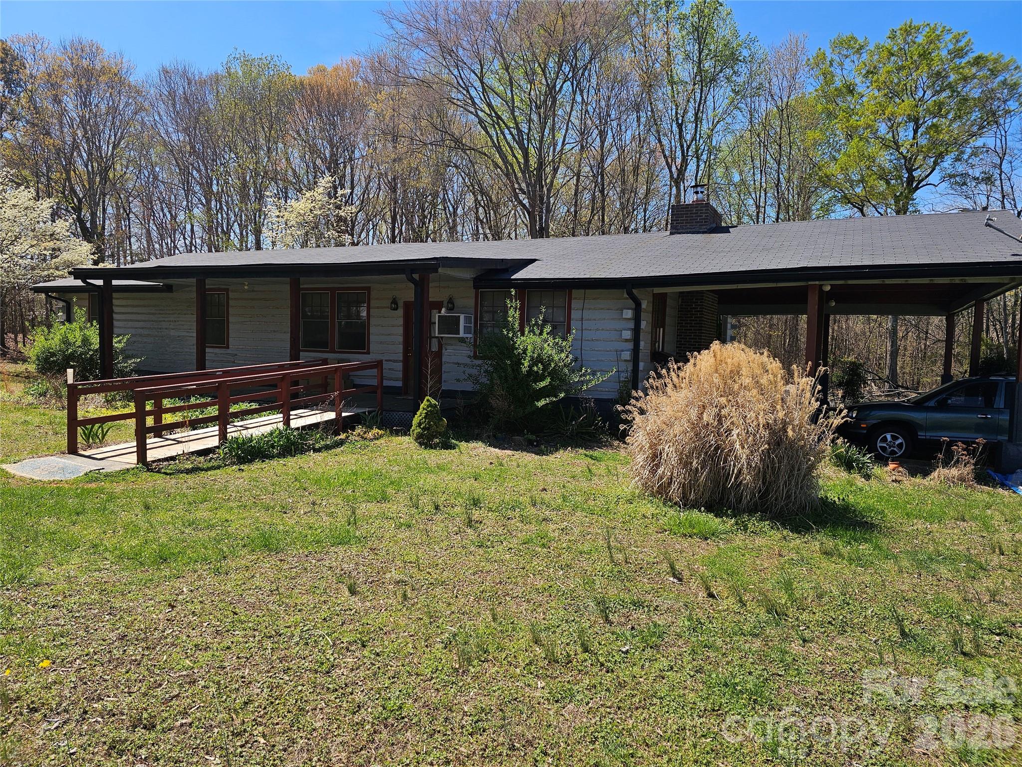1040 Barger Road Property Photo 2