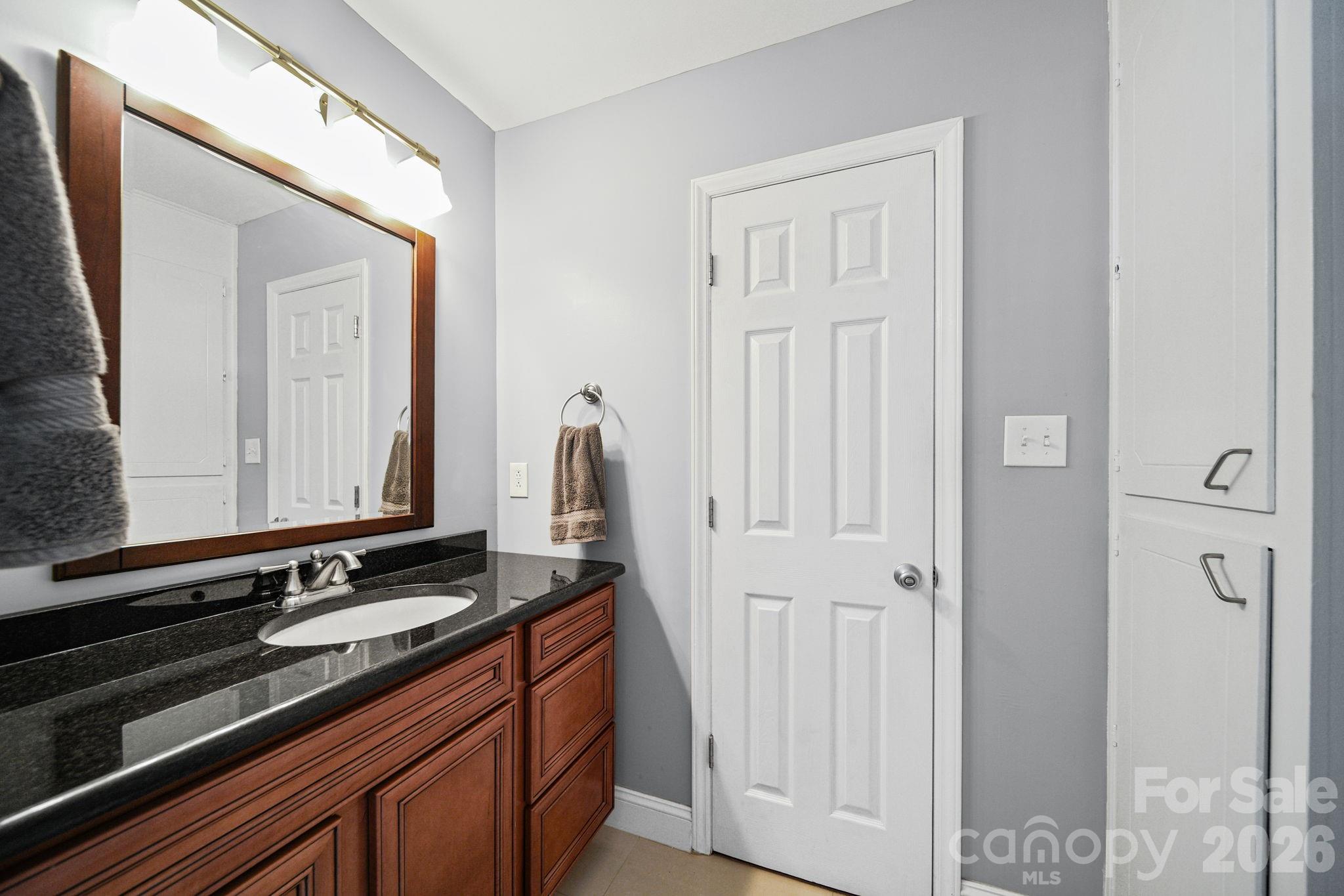 5715 Hillcrest Circle Property Photo 8