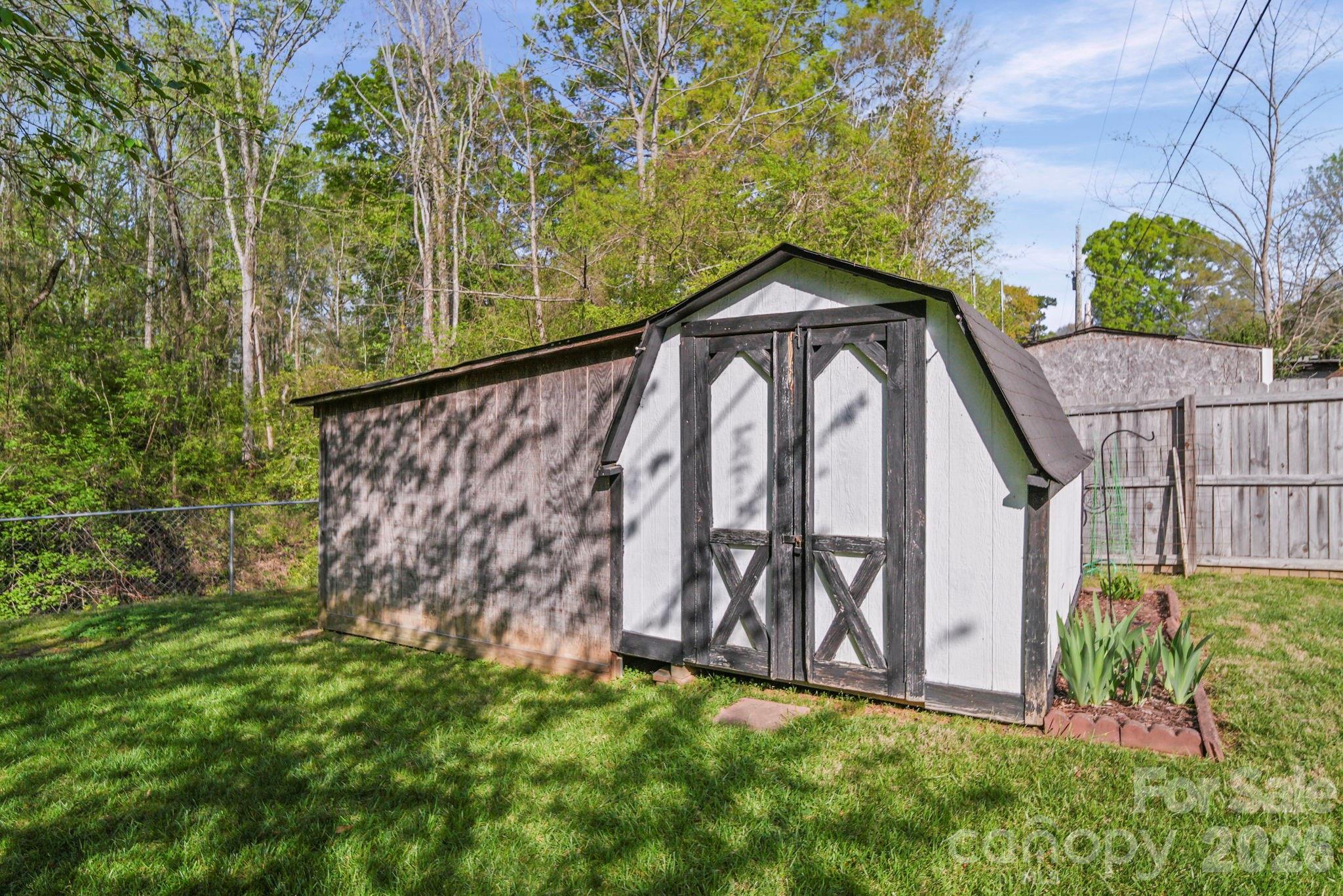 5715 Hillcrest Circle Property Photo 15