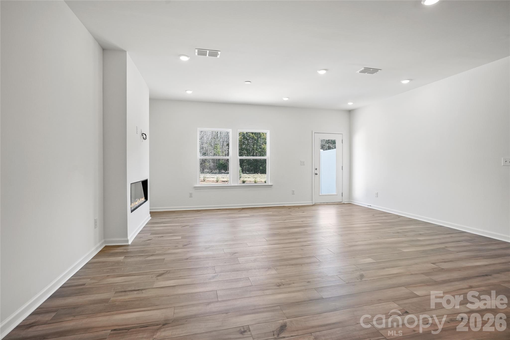 11916 Oak Street Property Photo 8