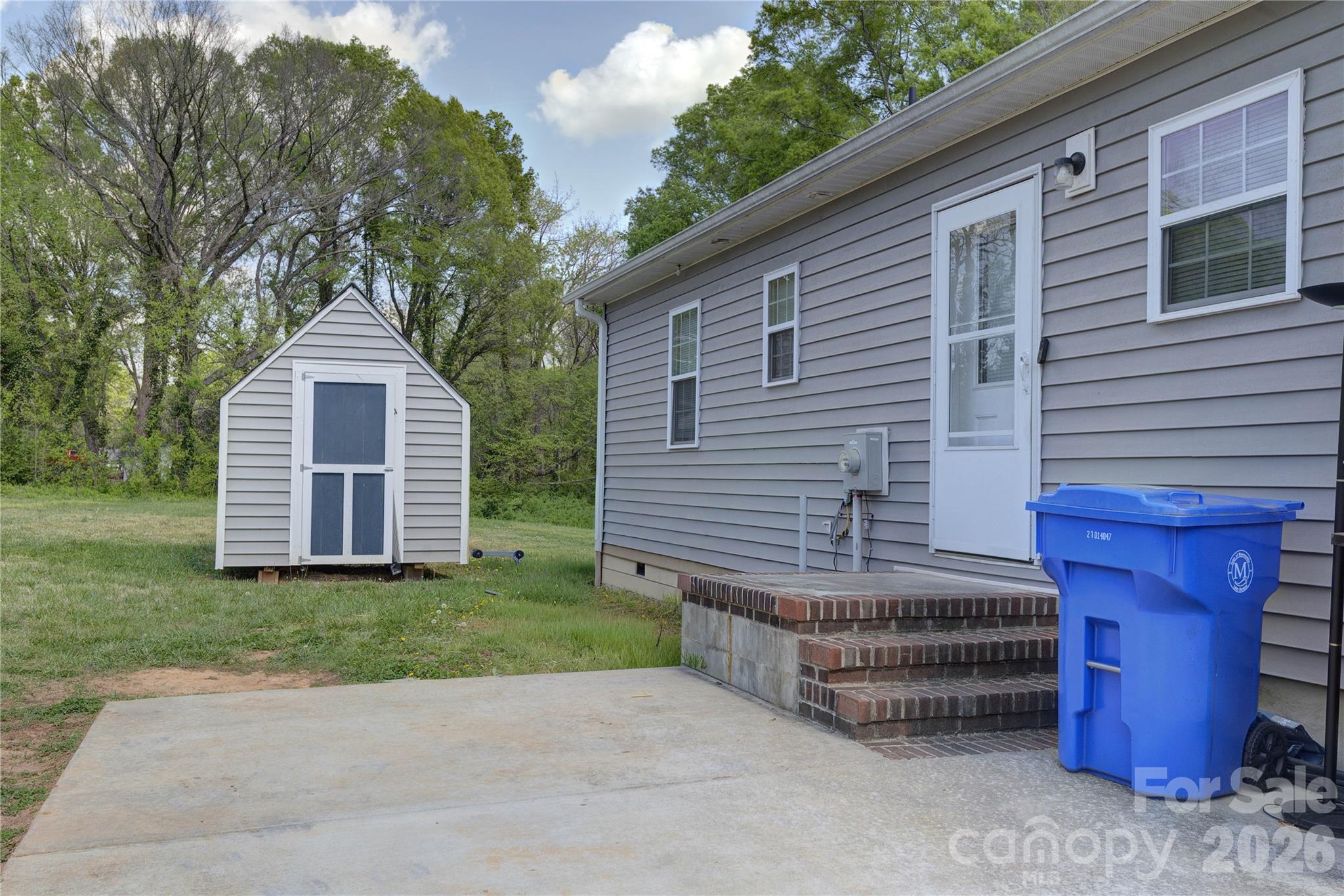 419 N Academy Street Property Photo 6