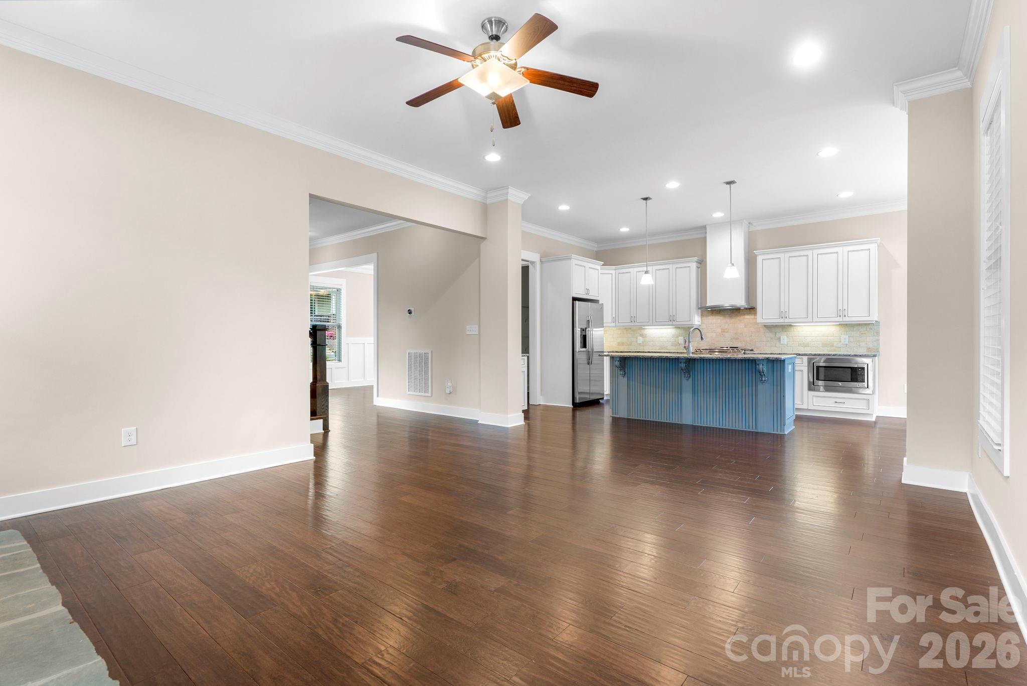 609 Welker Street Property Photo 8