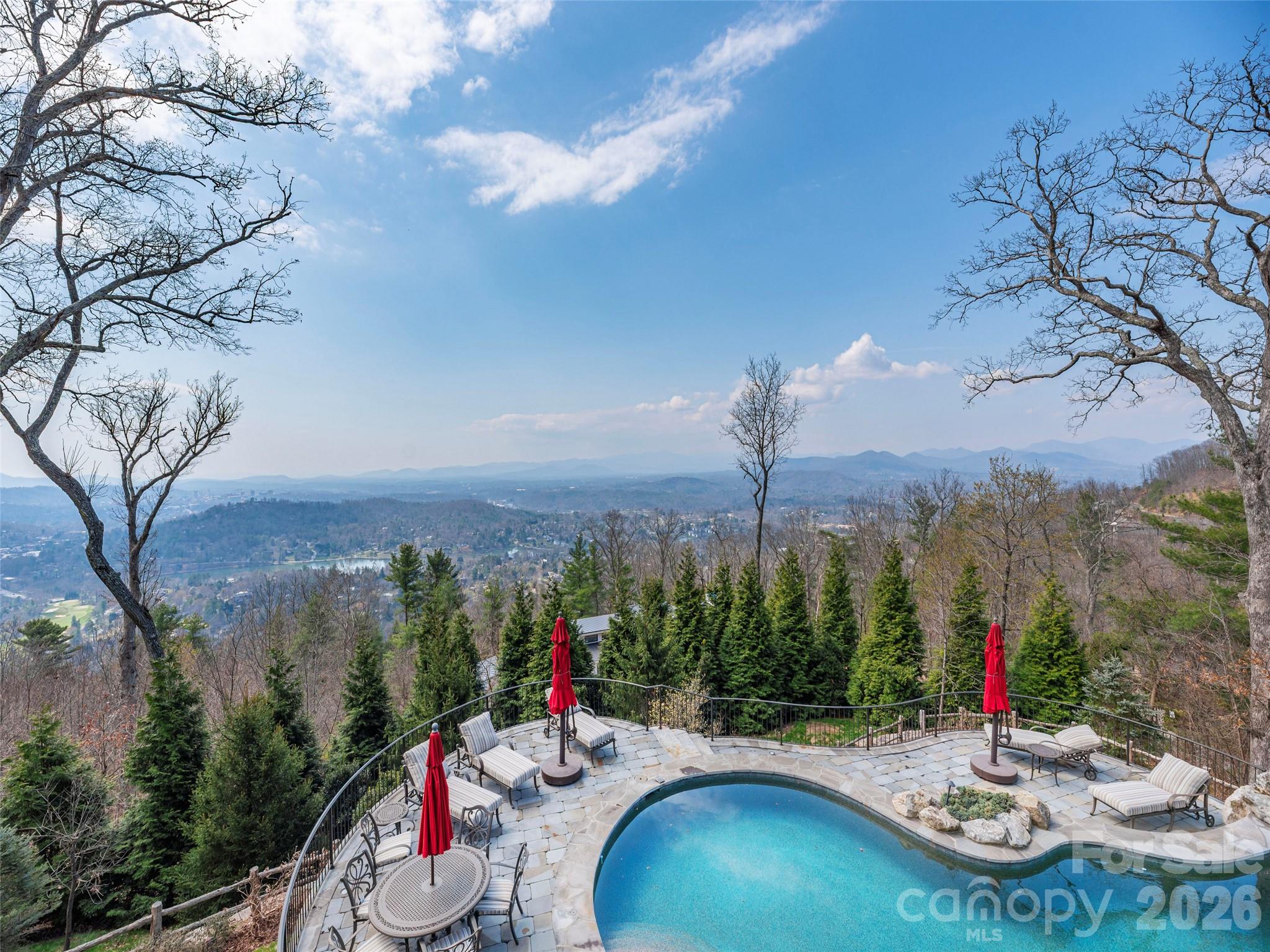 633 Altamont View Property Photo 5
