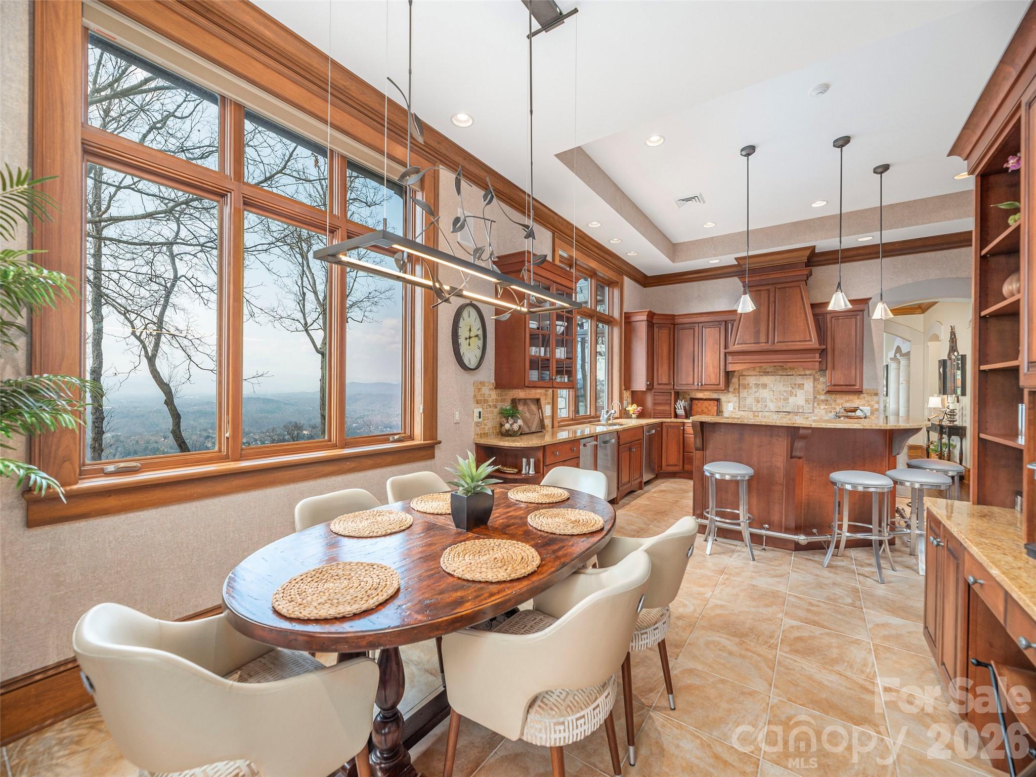 633 Altamont View Property Photo 18